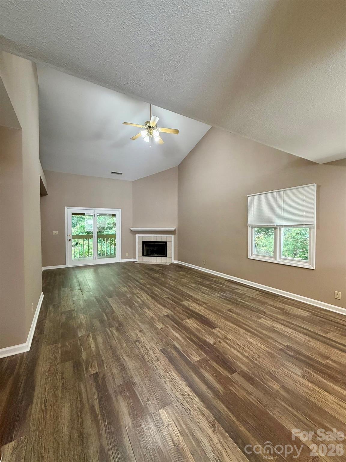 22 Willow Tree Run Property Photo 6