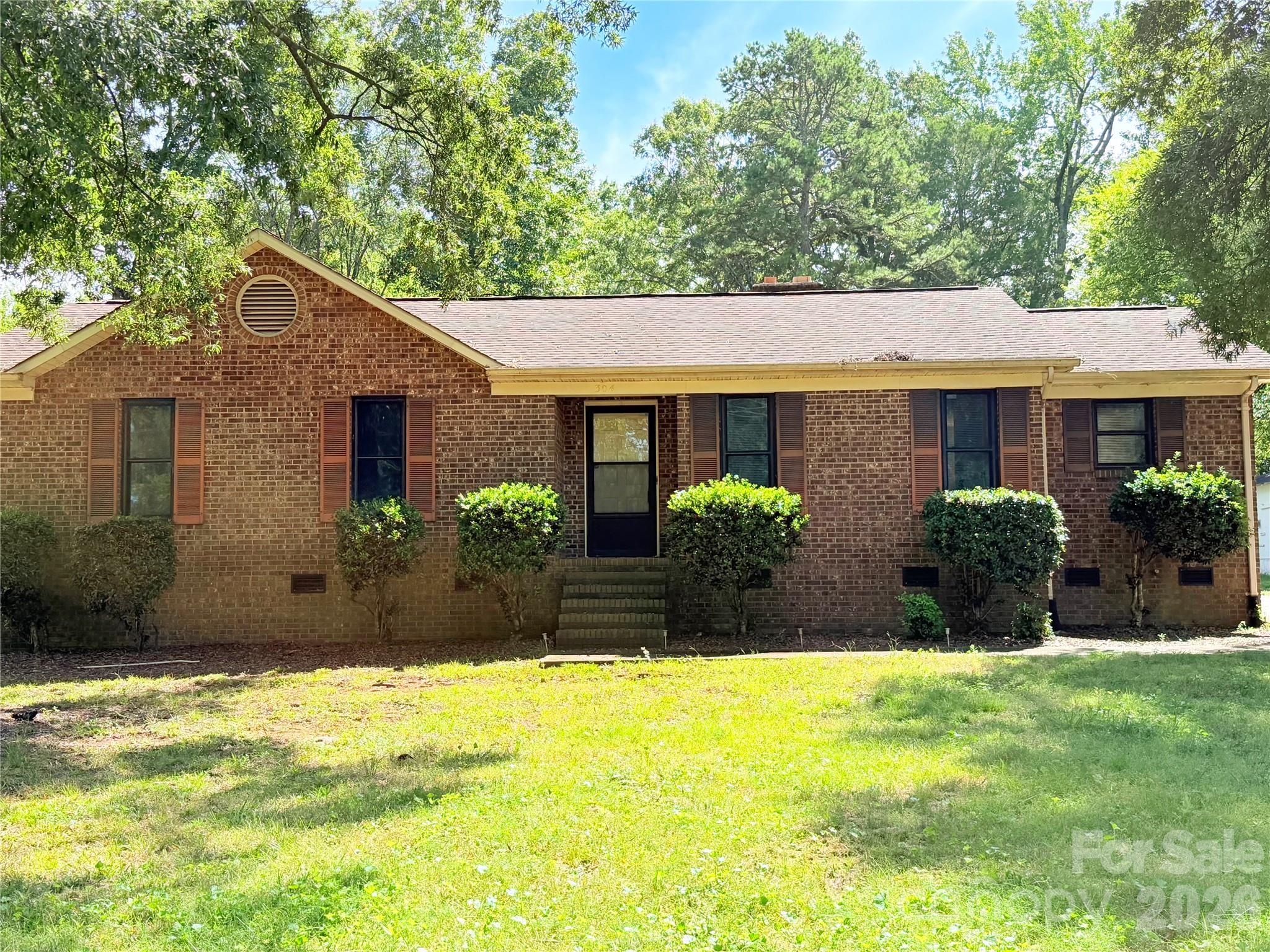 304 Plaza Drive Property Photo 1