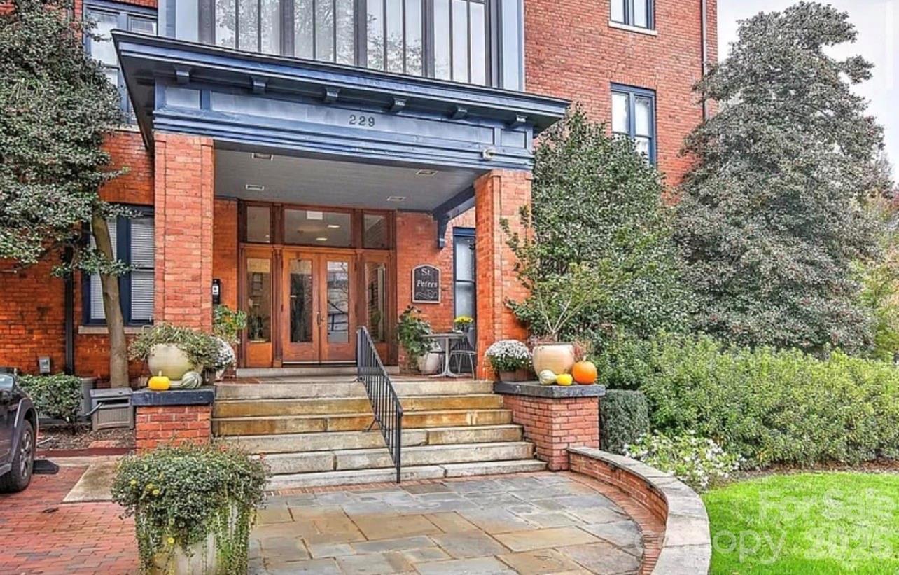 229 N Poplar Street 20