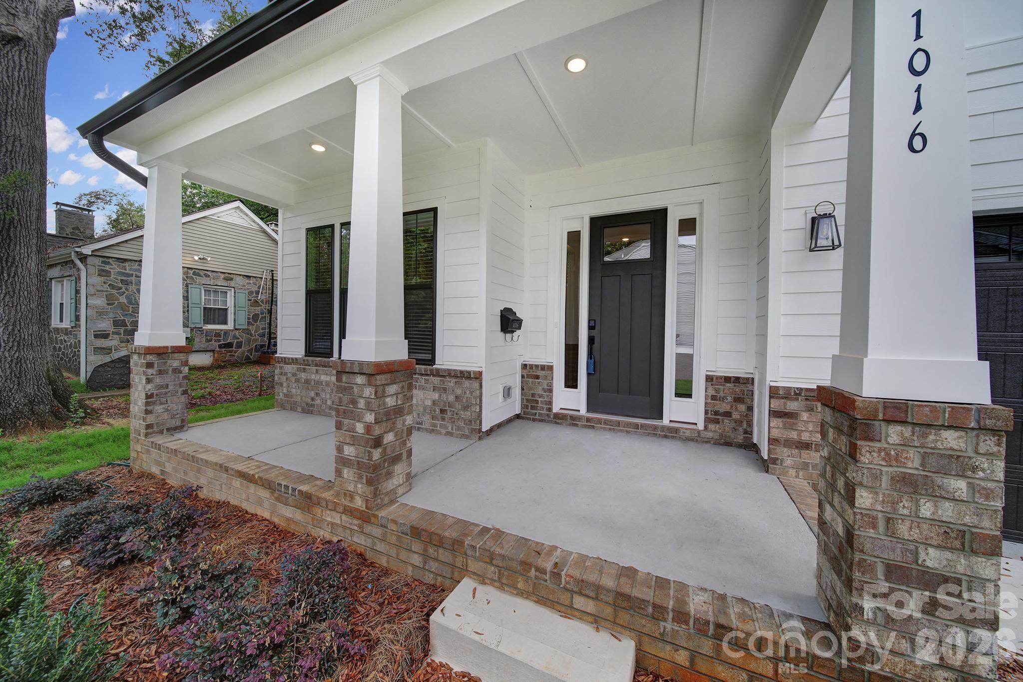 1016 Rockway Drive Property Photo 2