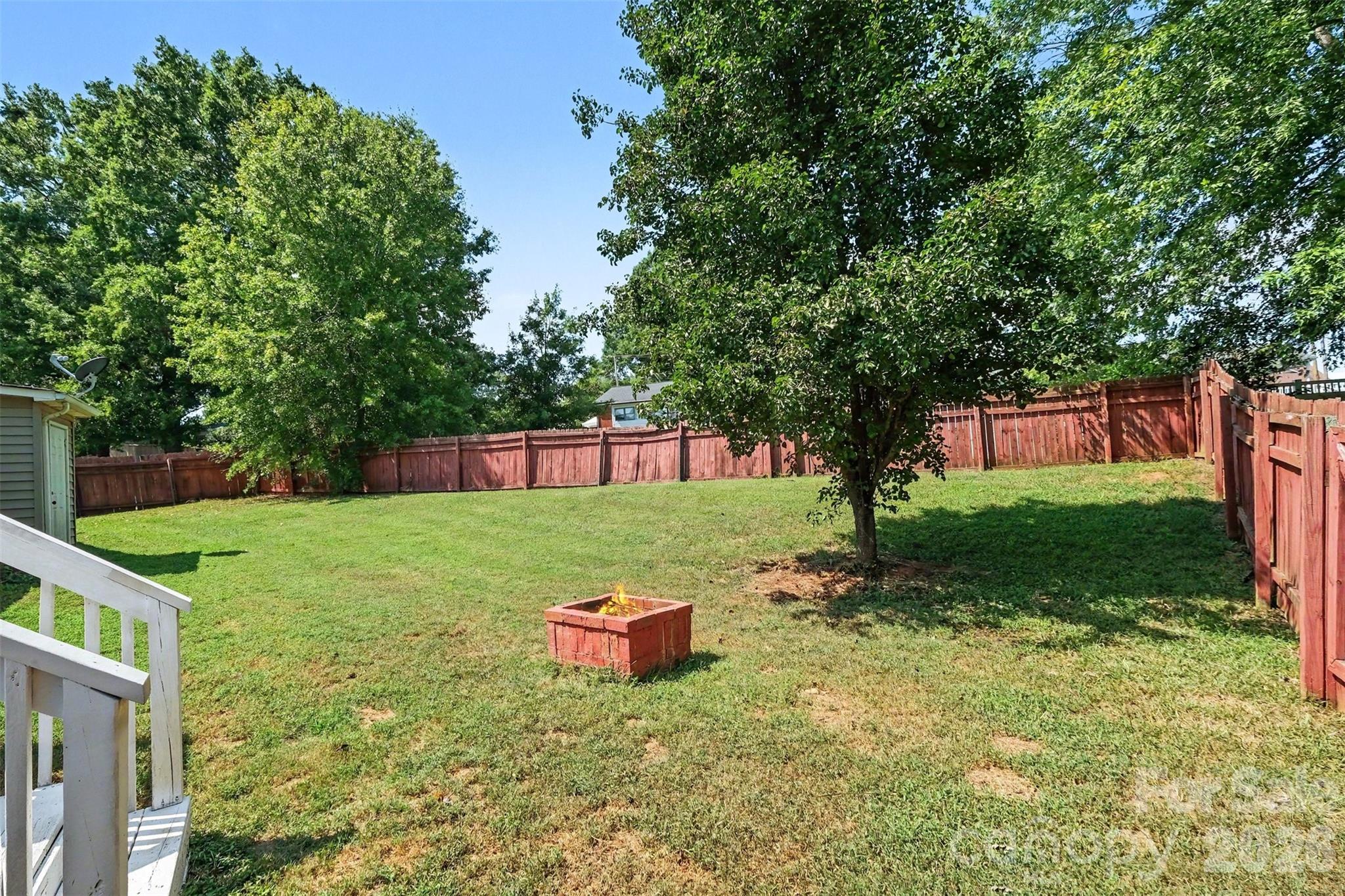 983 Farmington Court Property Photo 2