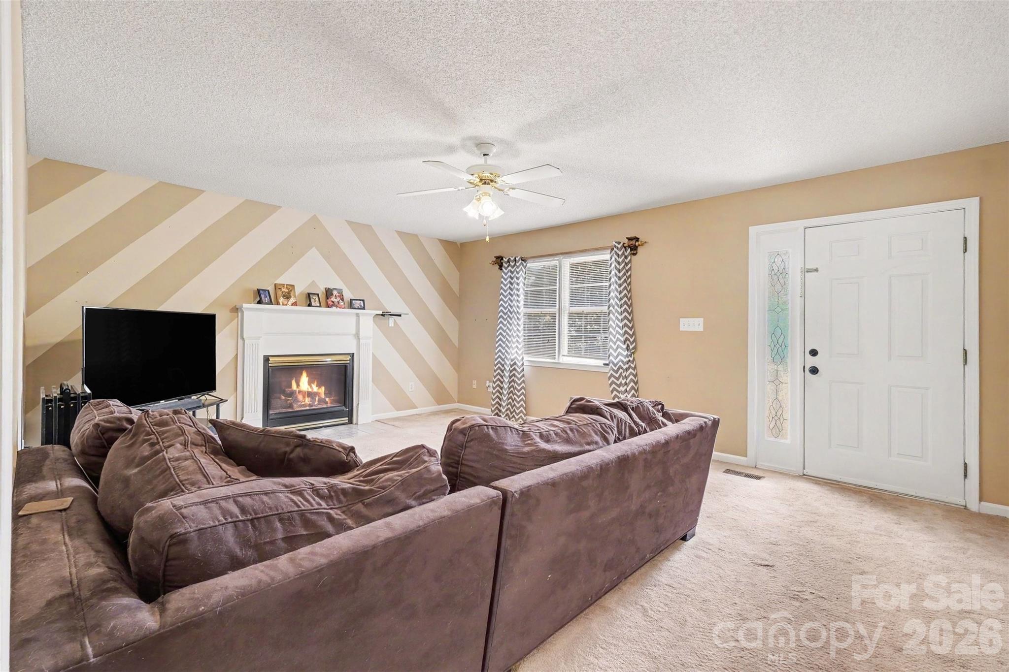 983 Farmington Court Property Photo 7