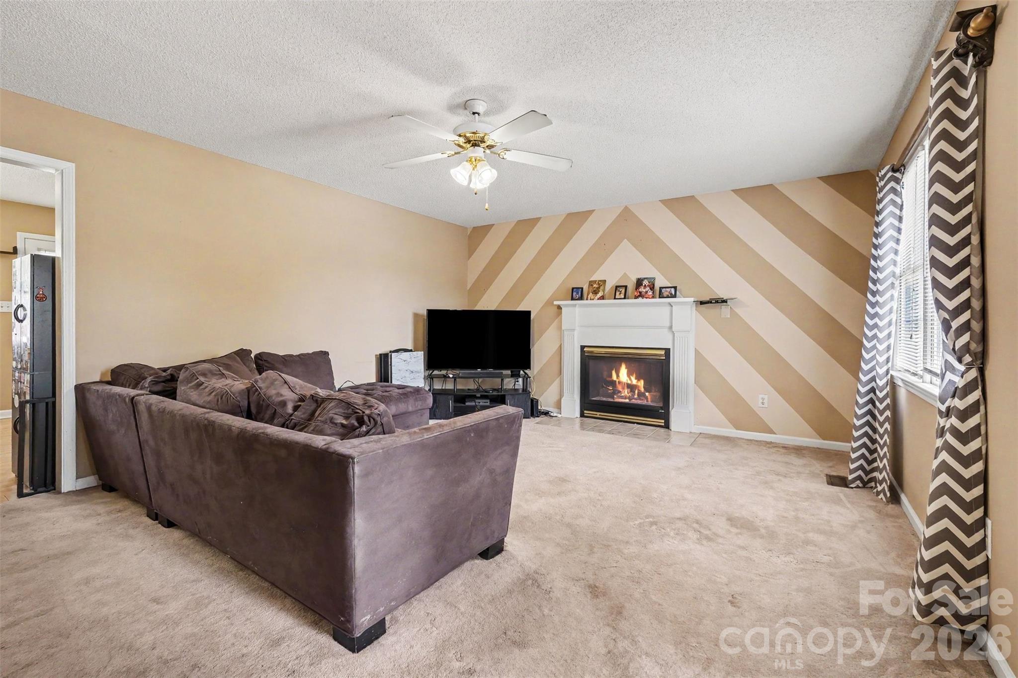 983 Farmington Court Property Photo 8