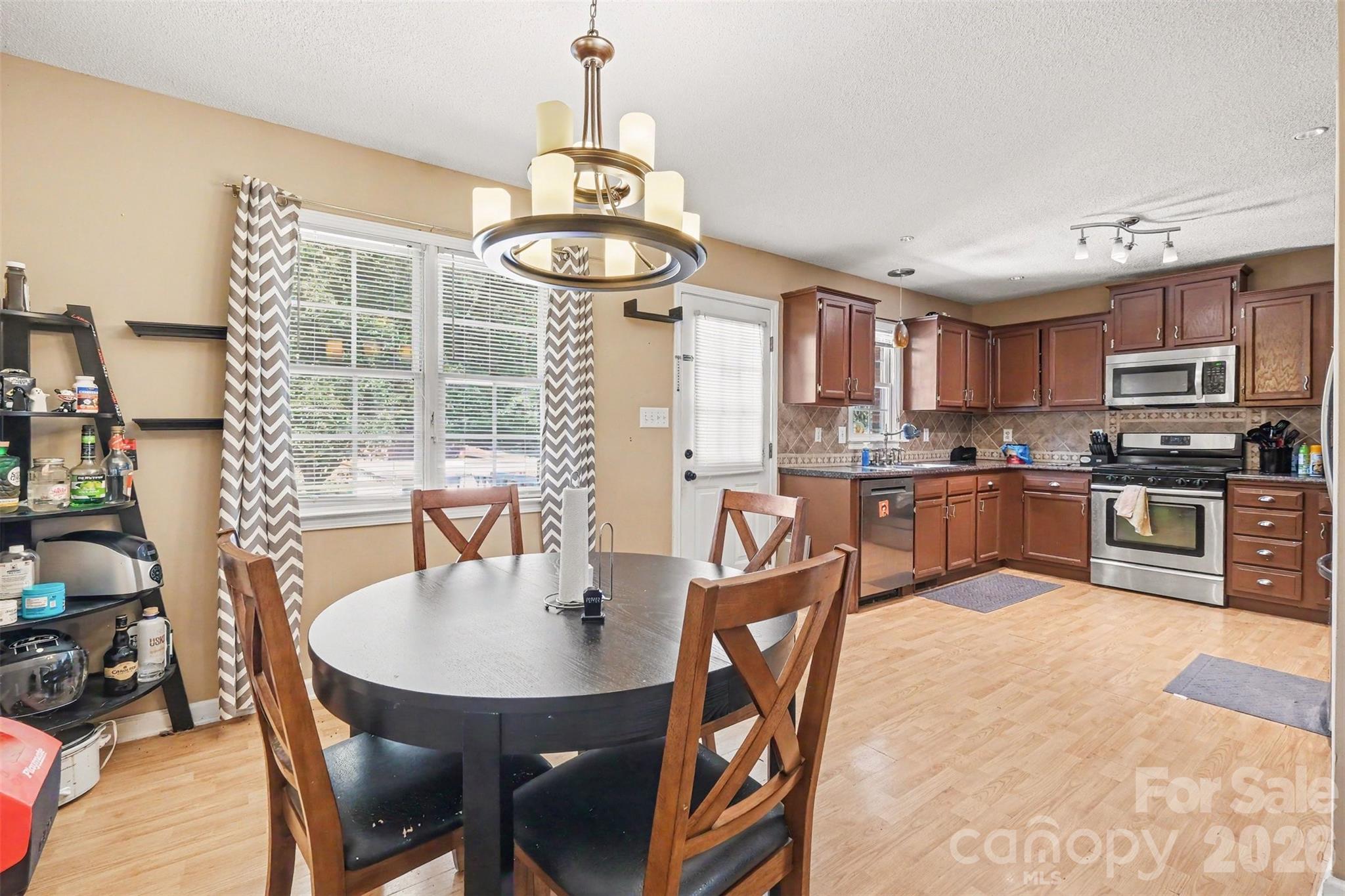 983 Farmington Court Property Photo 11