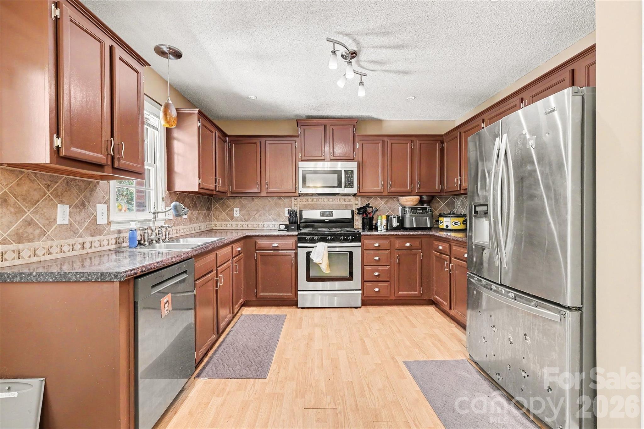 983 Farmington Court Property Photo 12