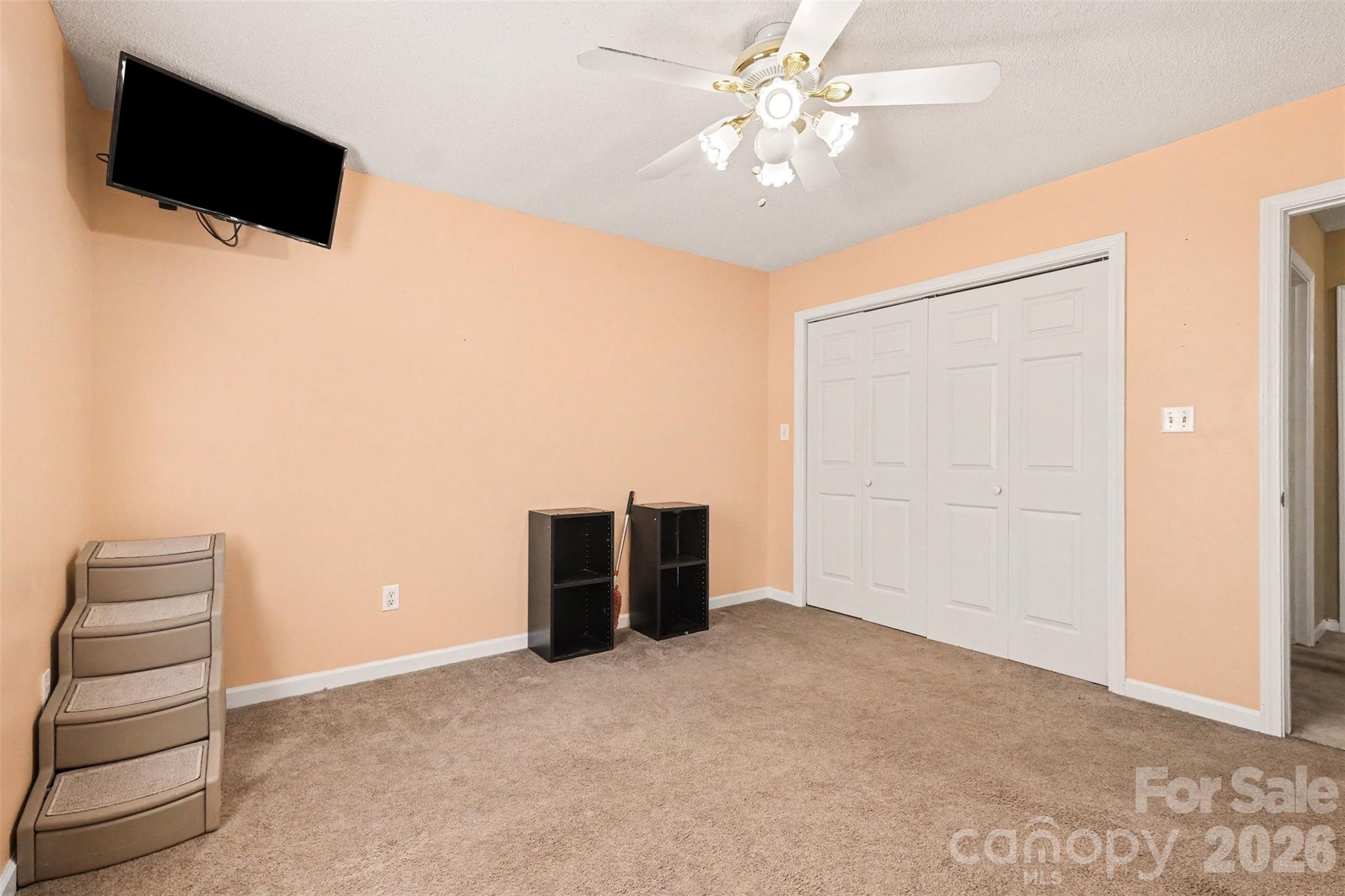 983 Farmington Court Property Photo 16