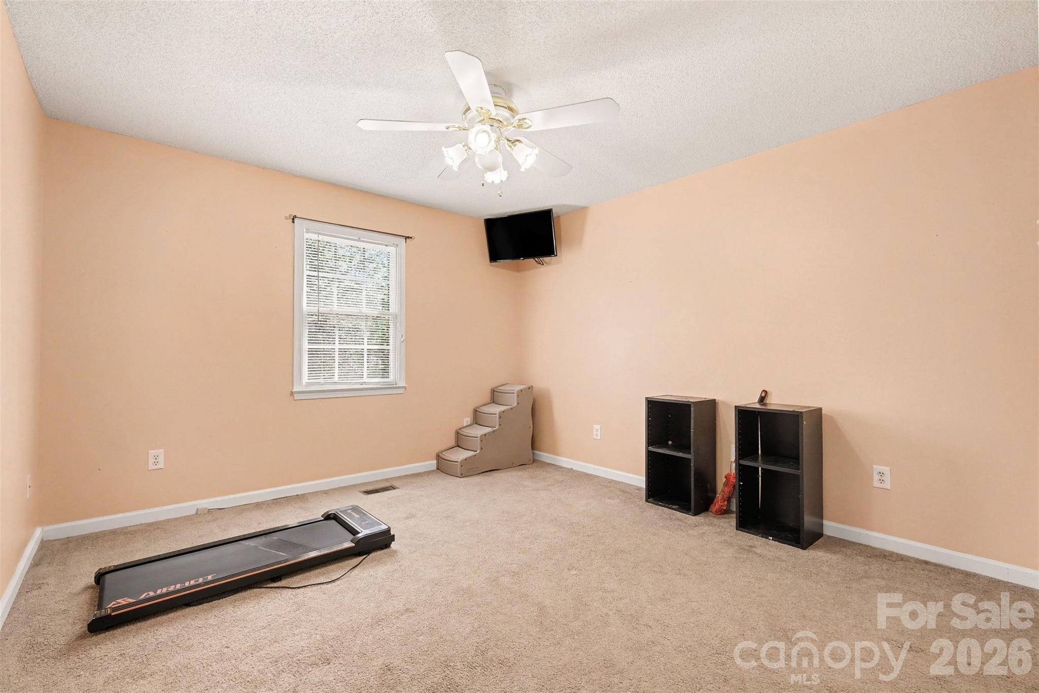 983 Farmington Court Property Photo 17