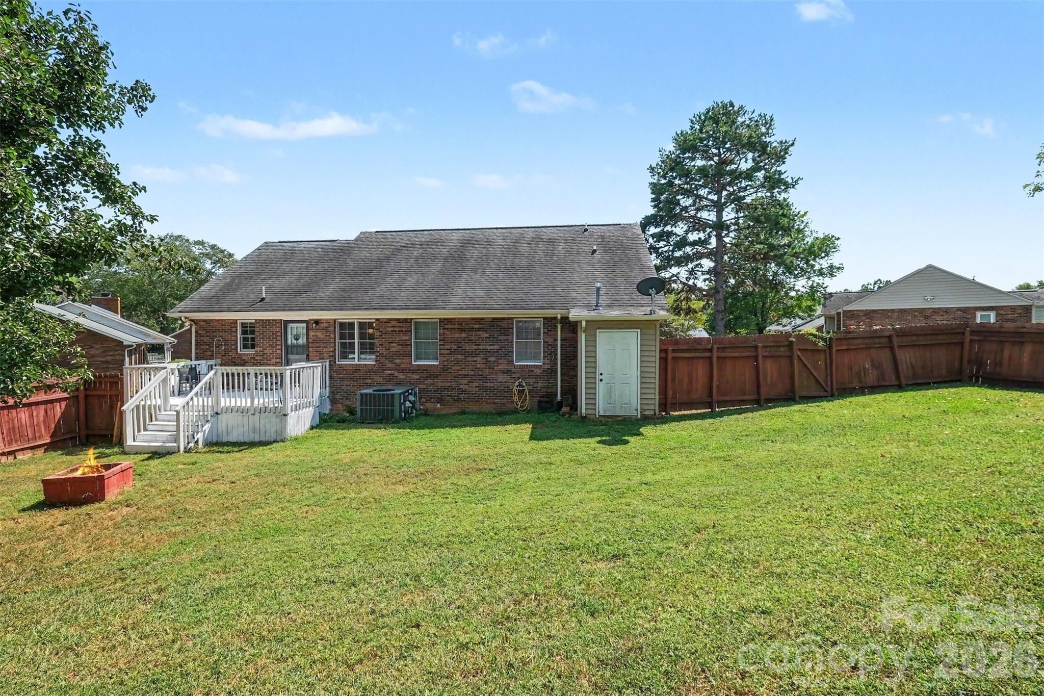 983 Farmington Court Property Photo 28