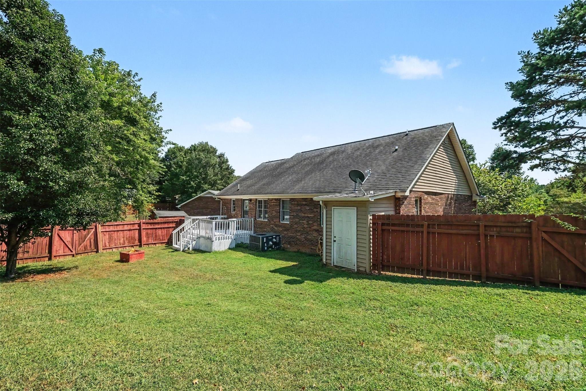 983 Farmington Court Property Photo 29