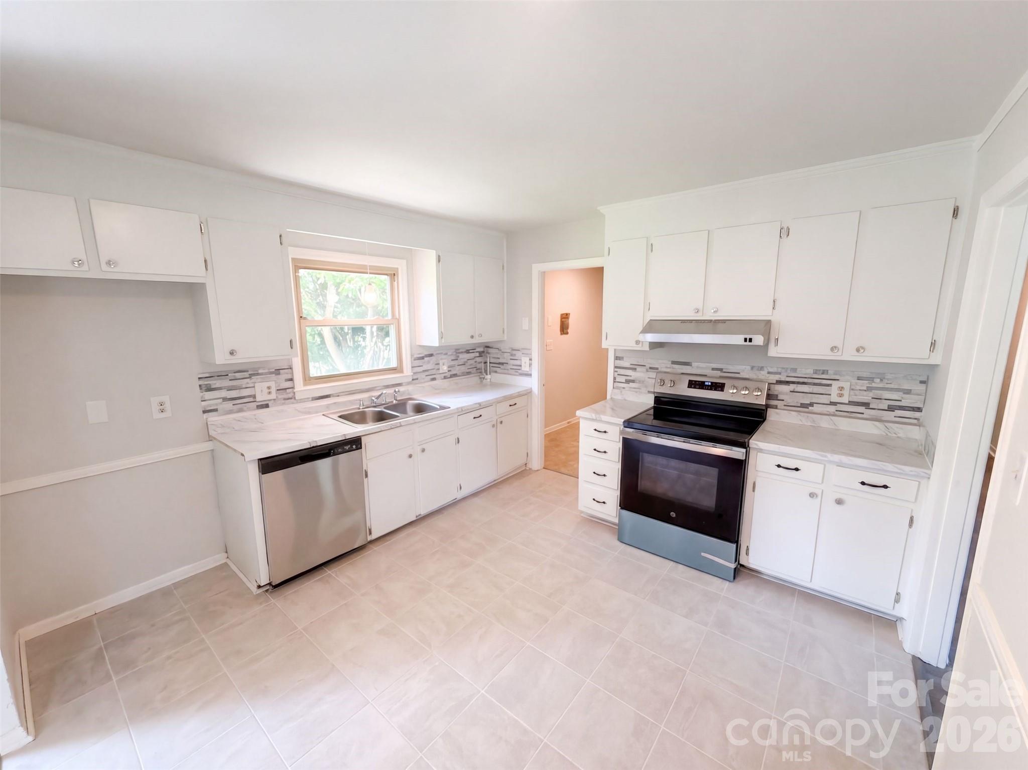 6531 Rosecran Drive Property Photo 2