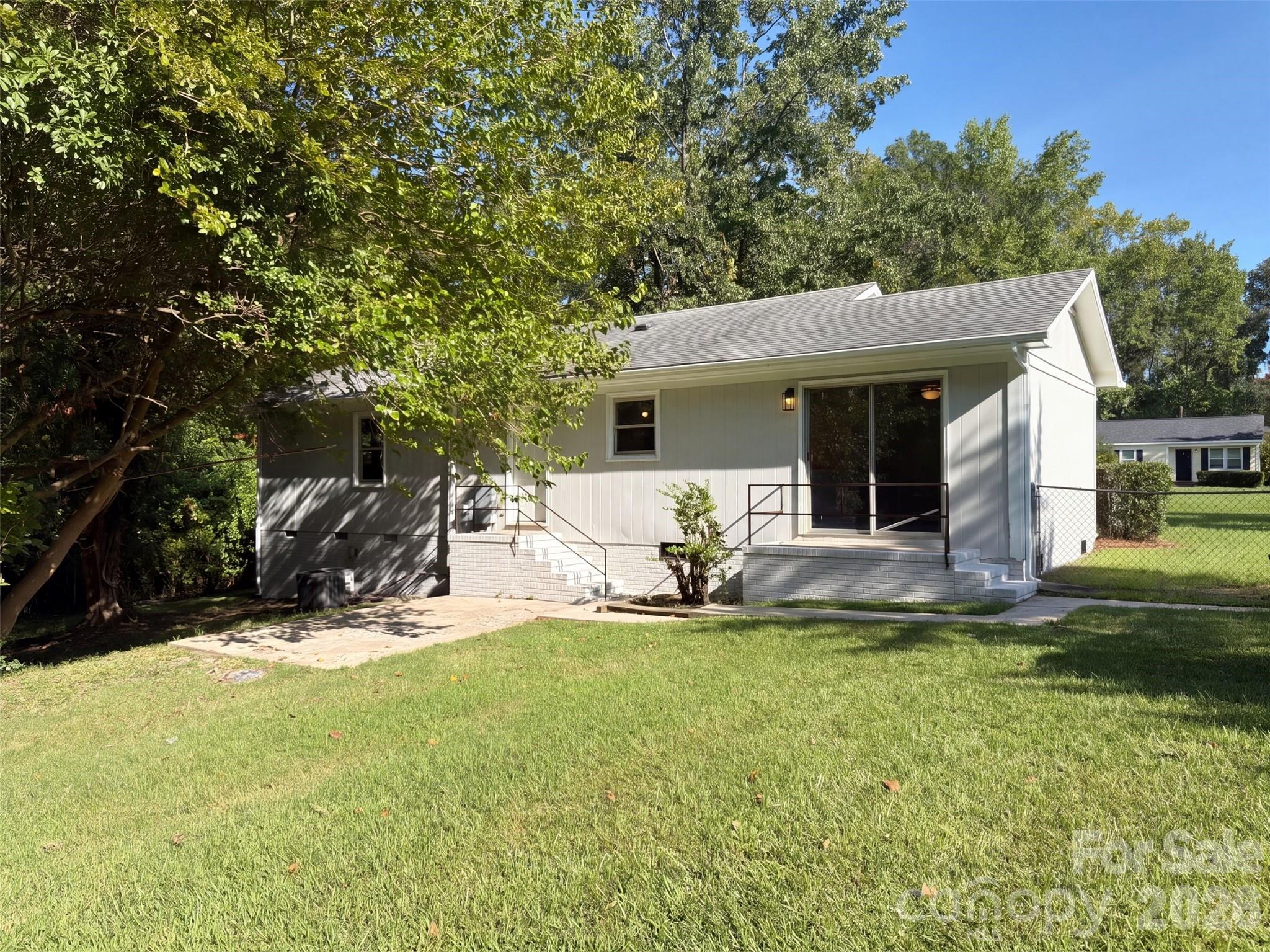 6531 Rosecran Drive Property Photo 5
