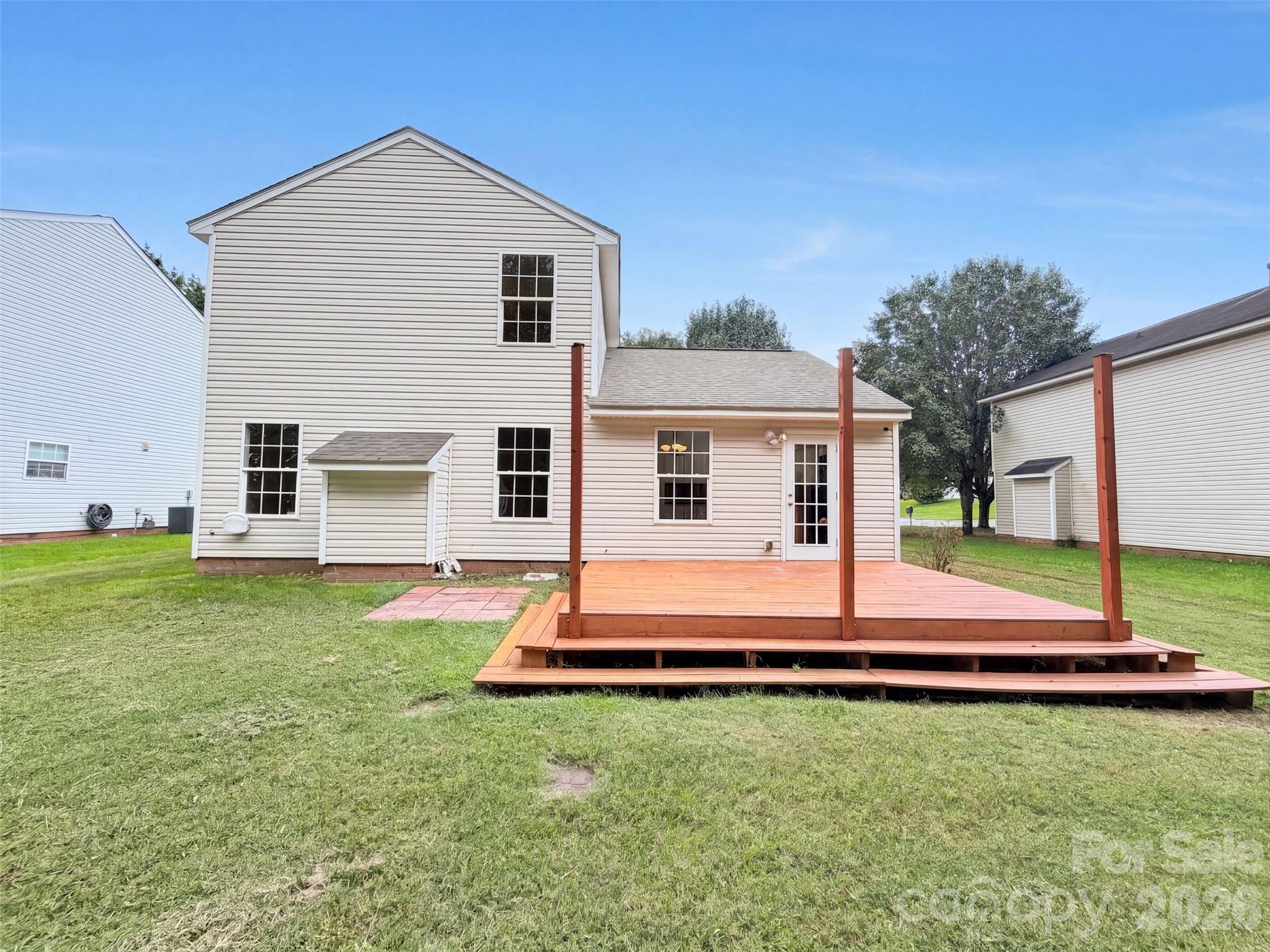 8616 Silver Falls Way Property Photo 5