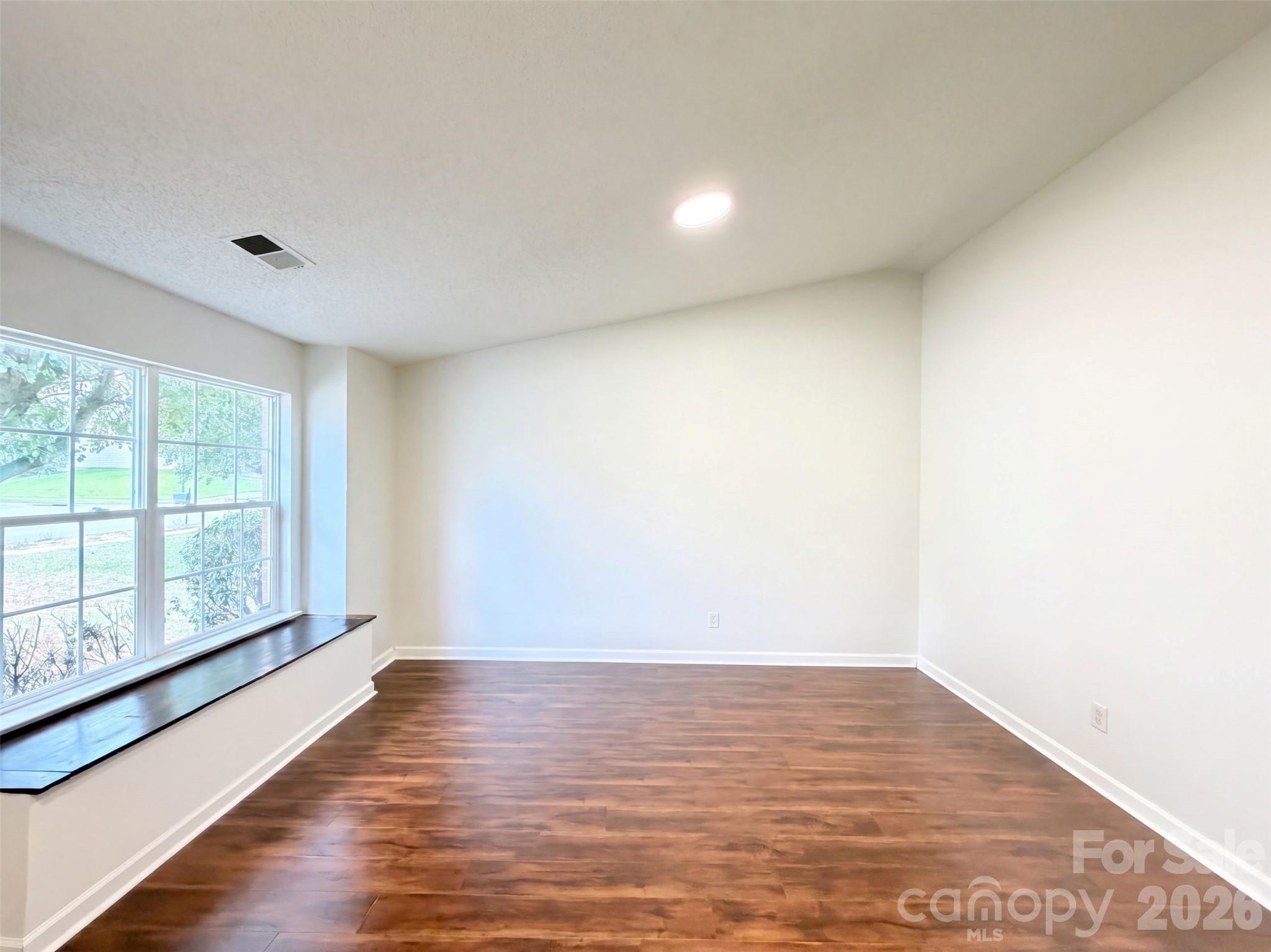 8616 Silver Falls Way Property Photo 8
