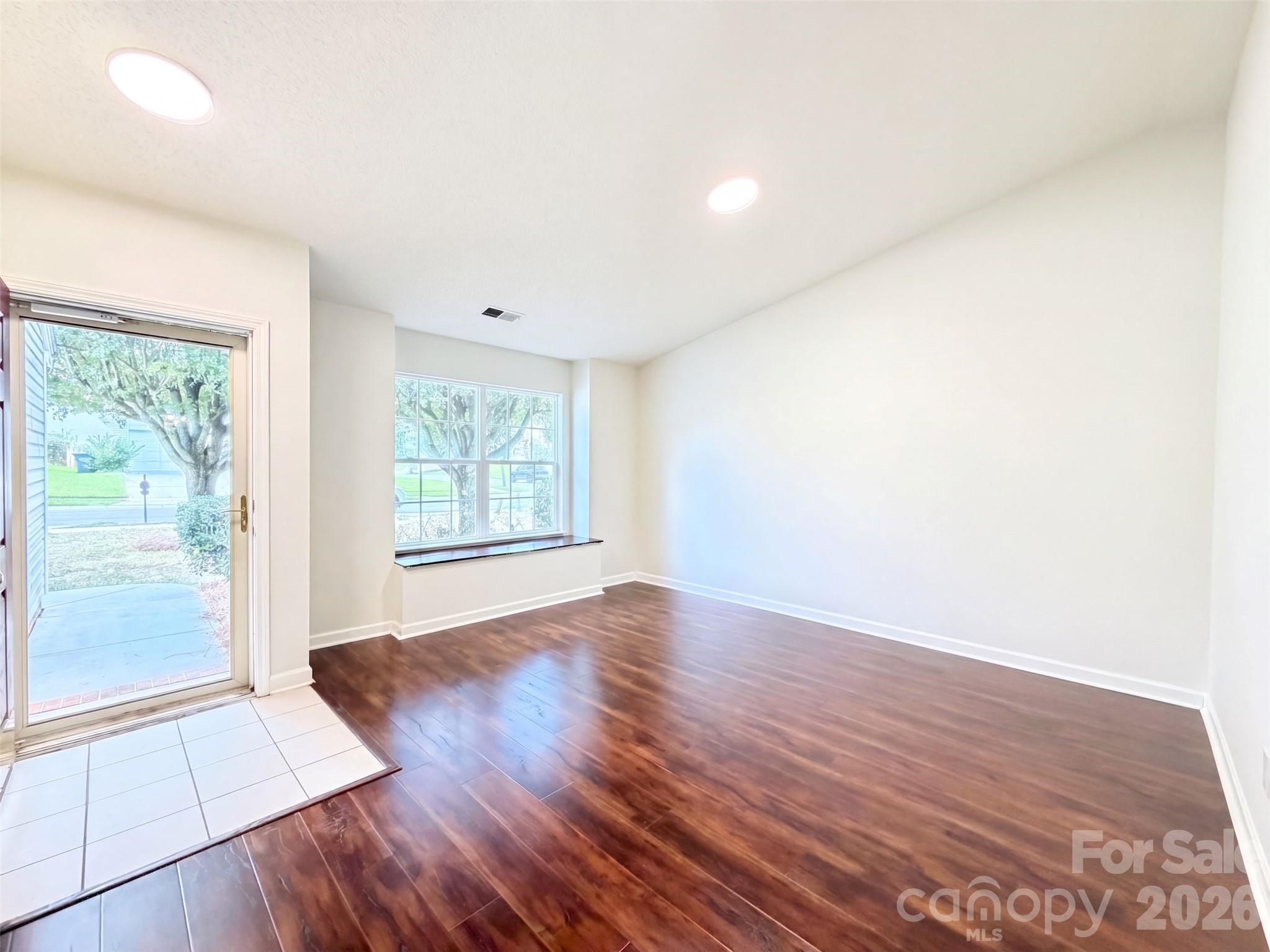 8616 Silver Falls Way Property Photo 9