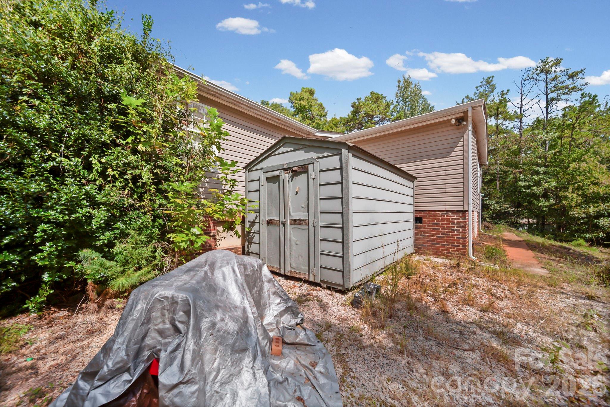 8027 Hillanby Court Property Photo 40