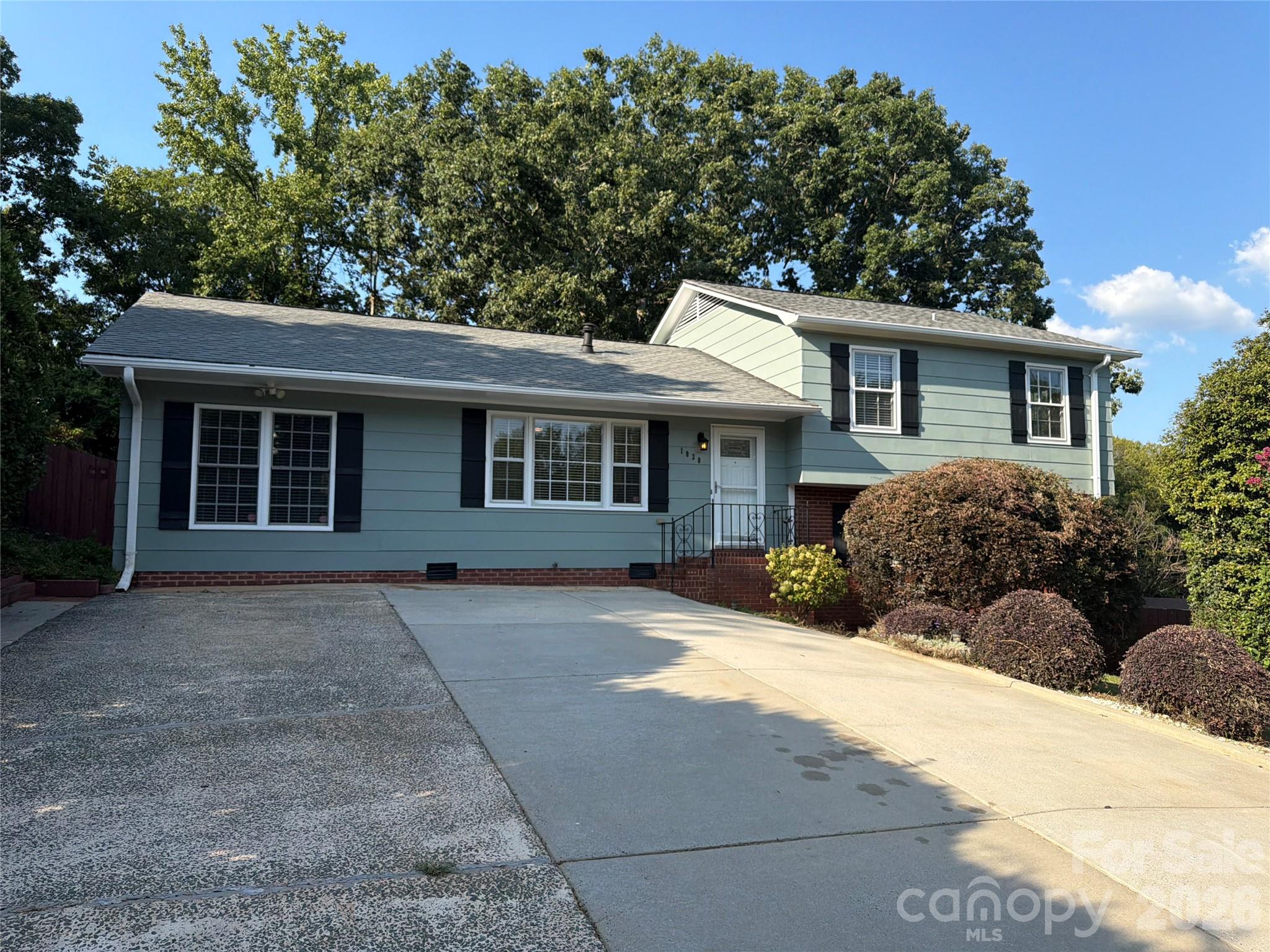 1030 Mclaughlin Drive Property Photo 1