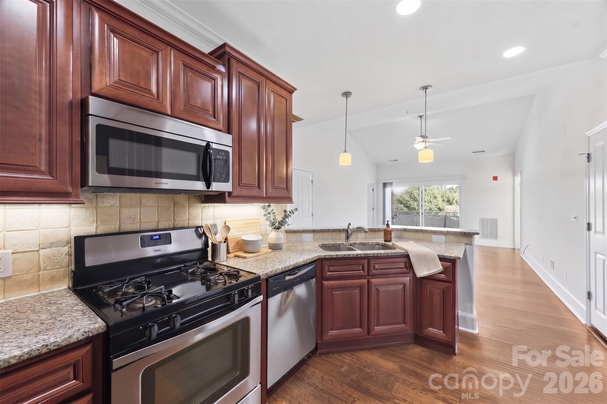 6605 Central Pacific Avenue Property Photo 9