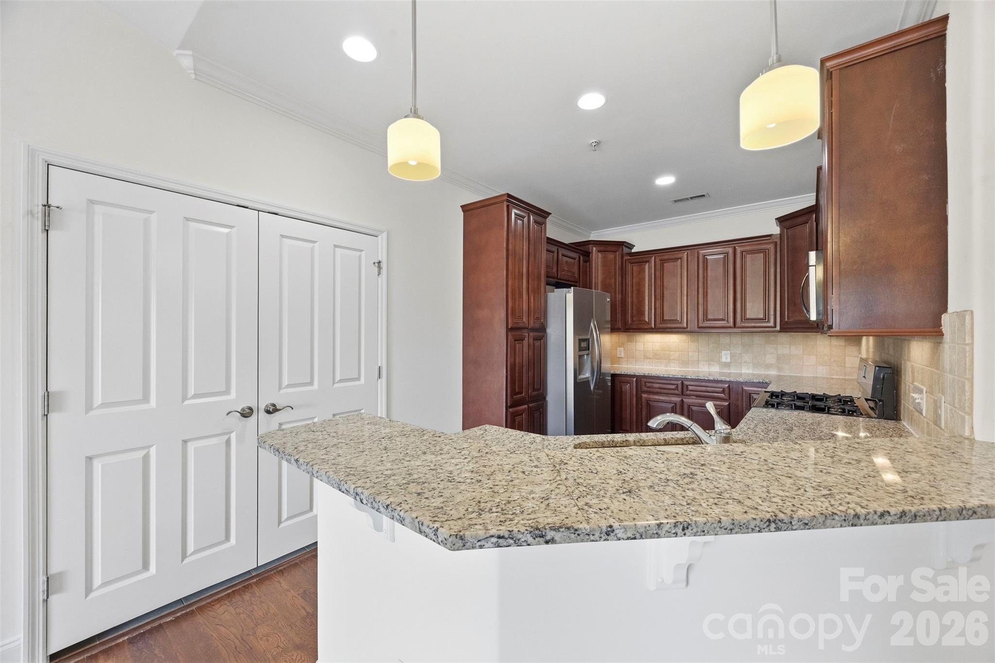 6605 Central Pacific Avenue Property Photo 10