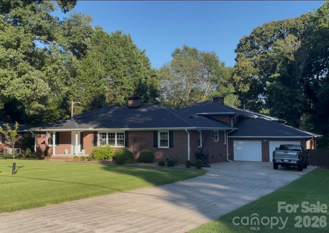 1729 Lumpkin Circle Property Photo 1
