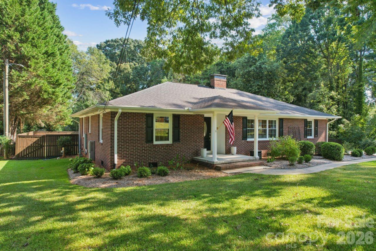 1729 Lumpkin Circle Property Photo 1