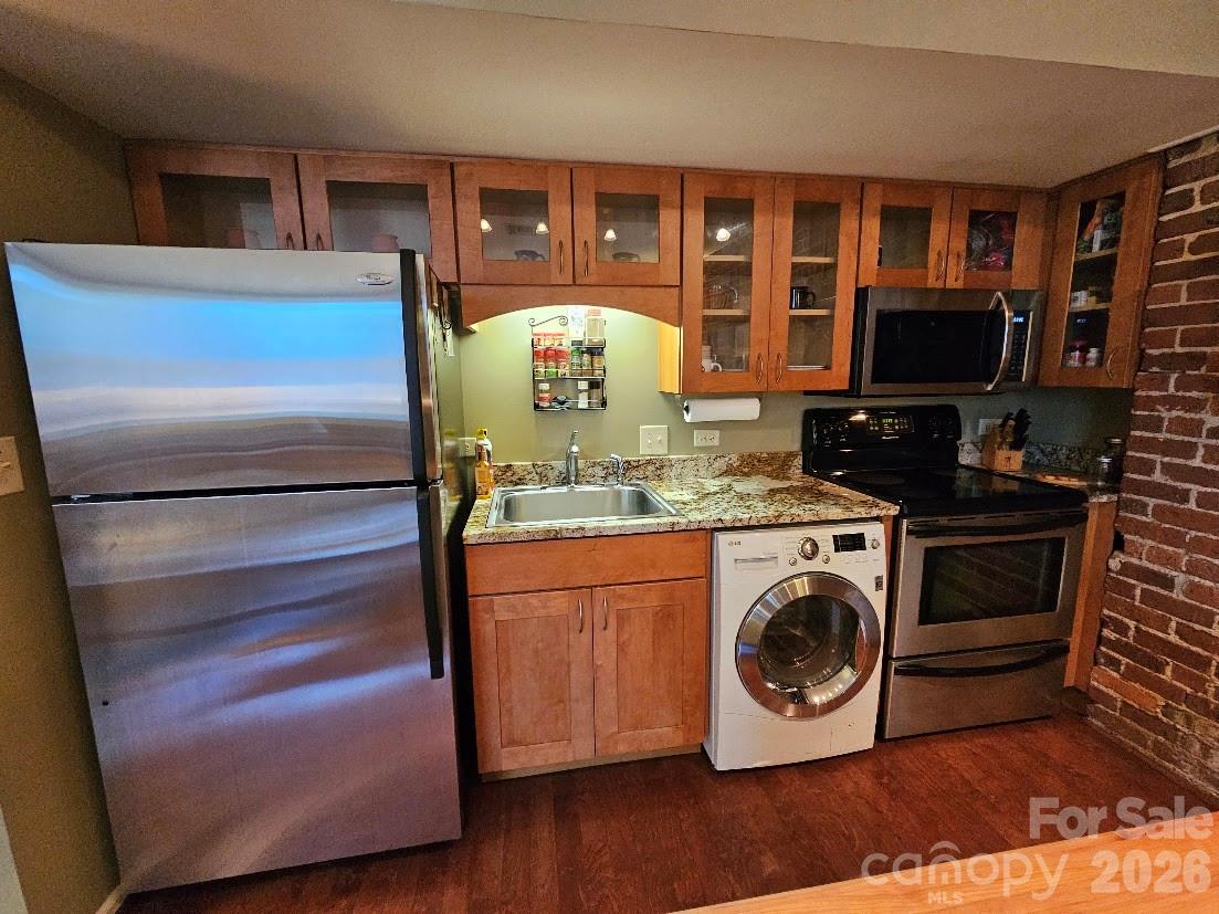 229 N Poplar Street 3 Property Photo 6