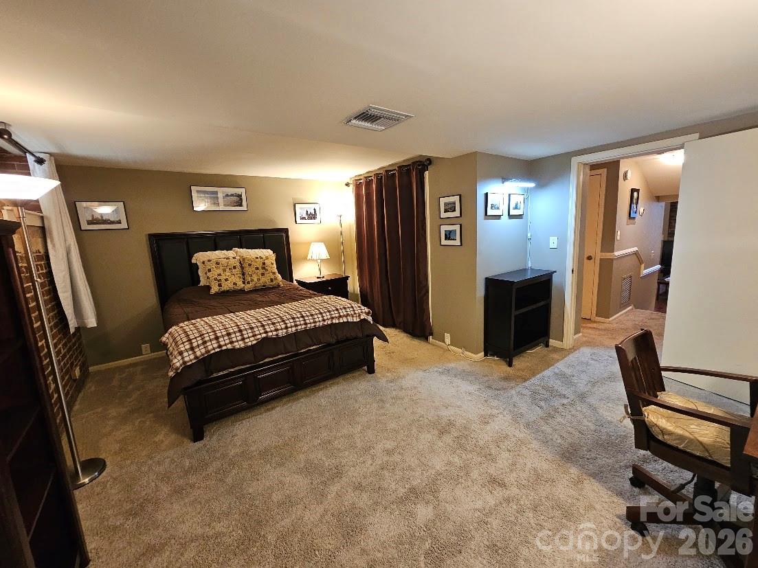 229 N Poplar Street 3 Property Photo 7