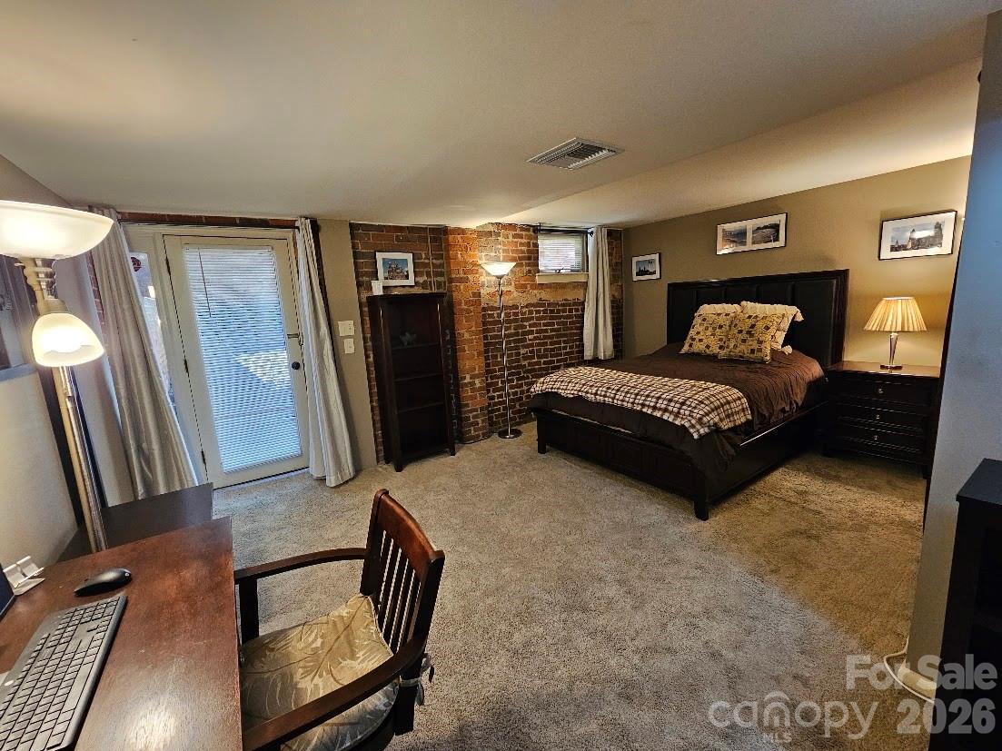 229 N Poplar Street 3 Property Photo 8