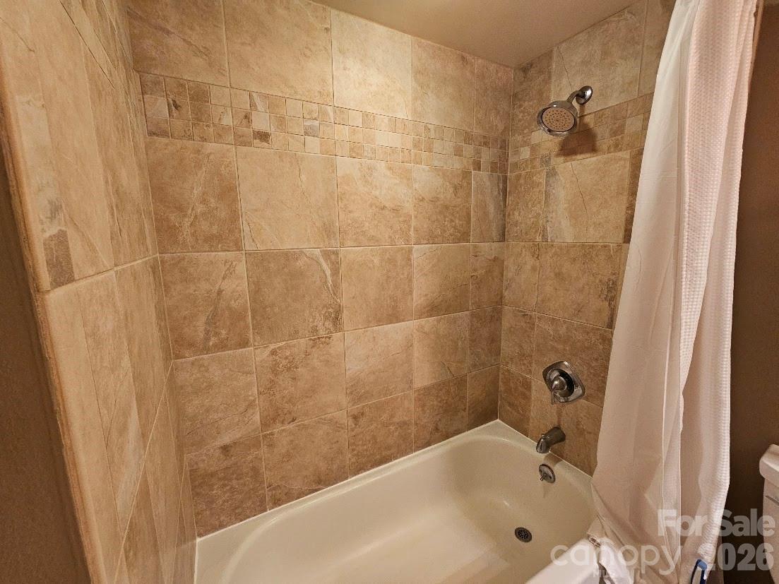 229 N Poplar Street 3 Property Photo 10