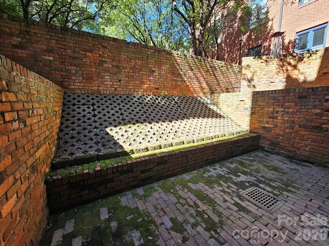 229 N Poplar Street 3 Property Photo 13