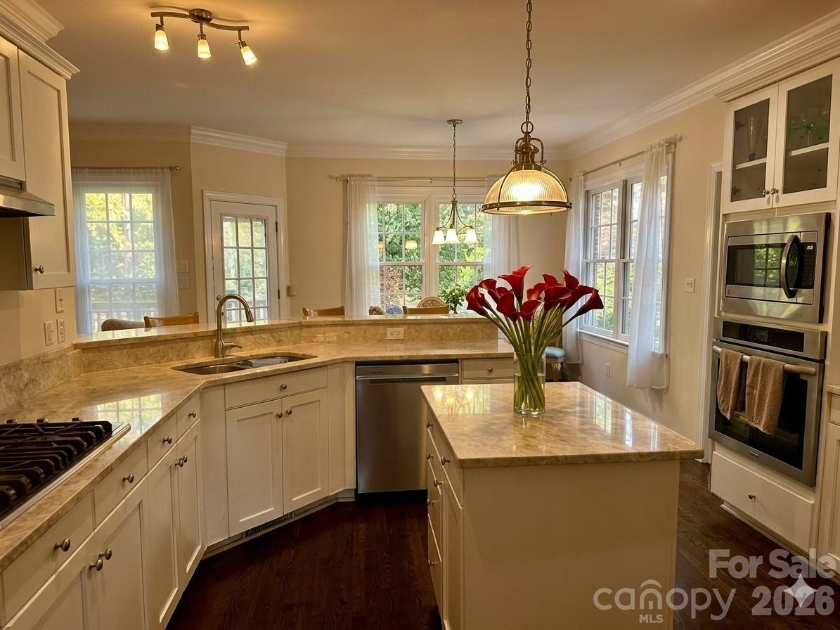 5110 Rotherfield Court Property Photo 8