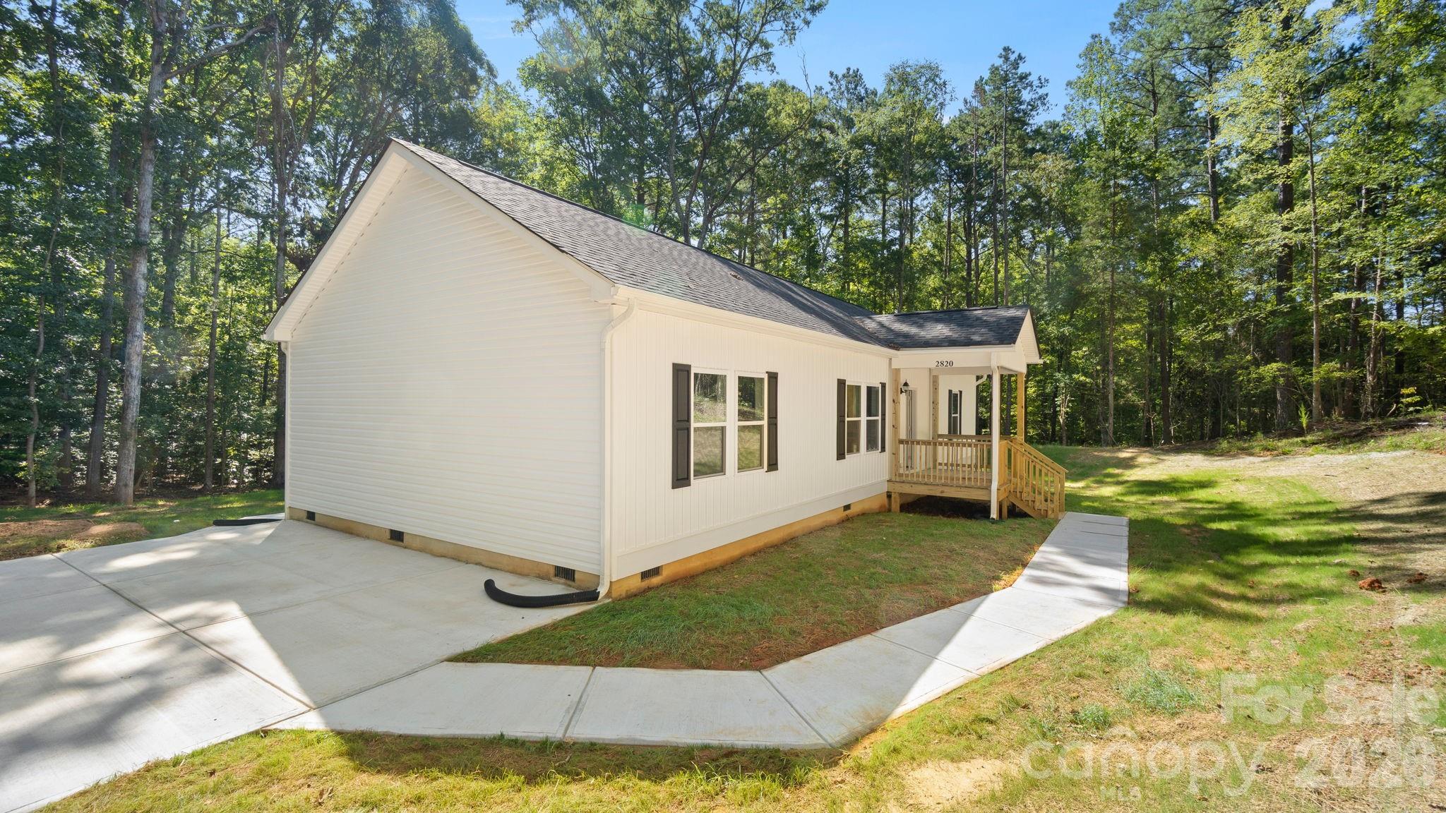 2820 Rock Chimney Circle Property Photo 3