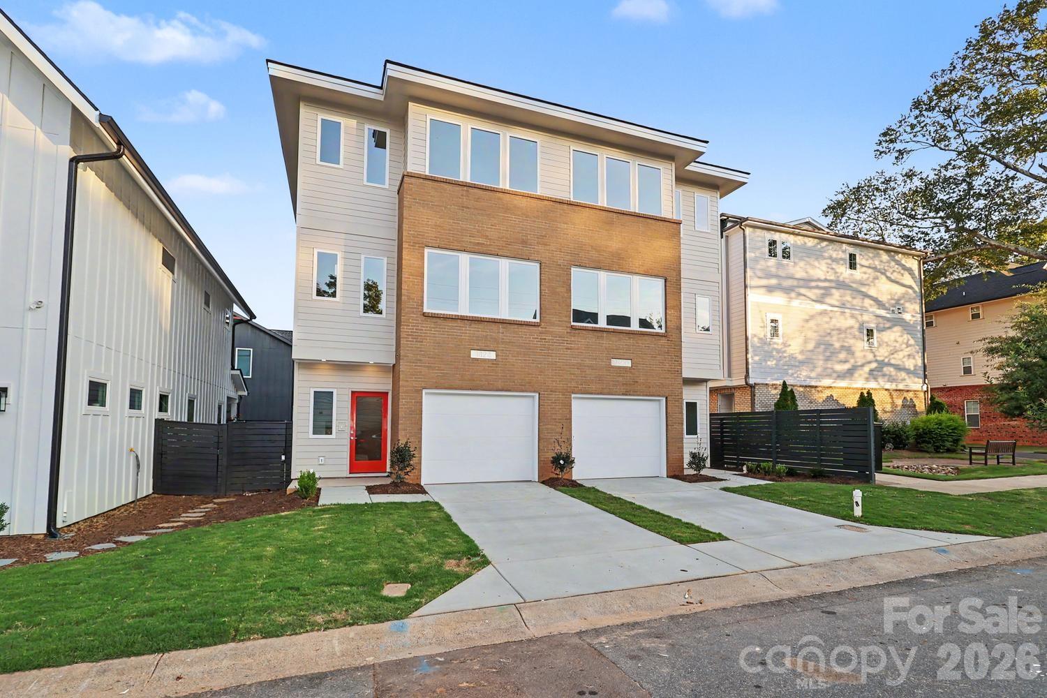 1424 Lomax Avenue Property Photo 1