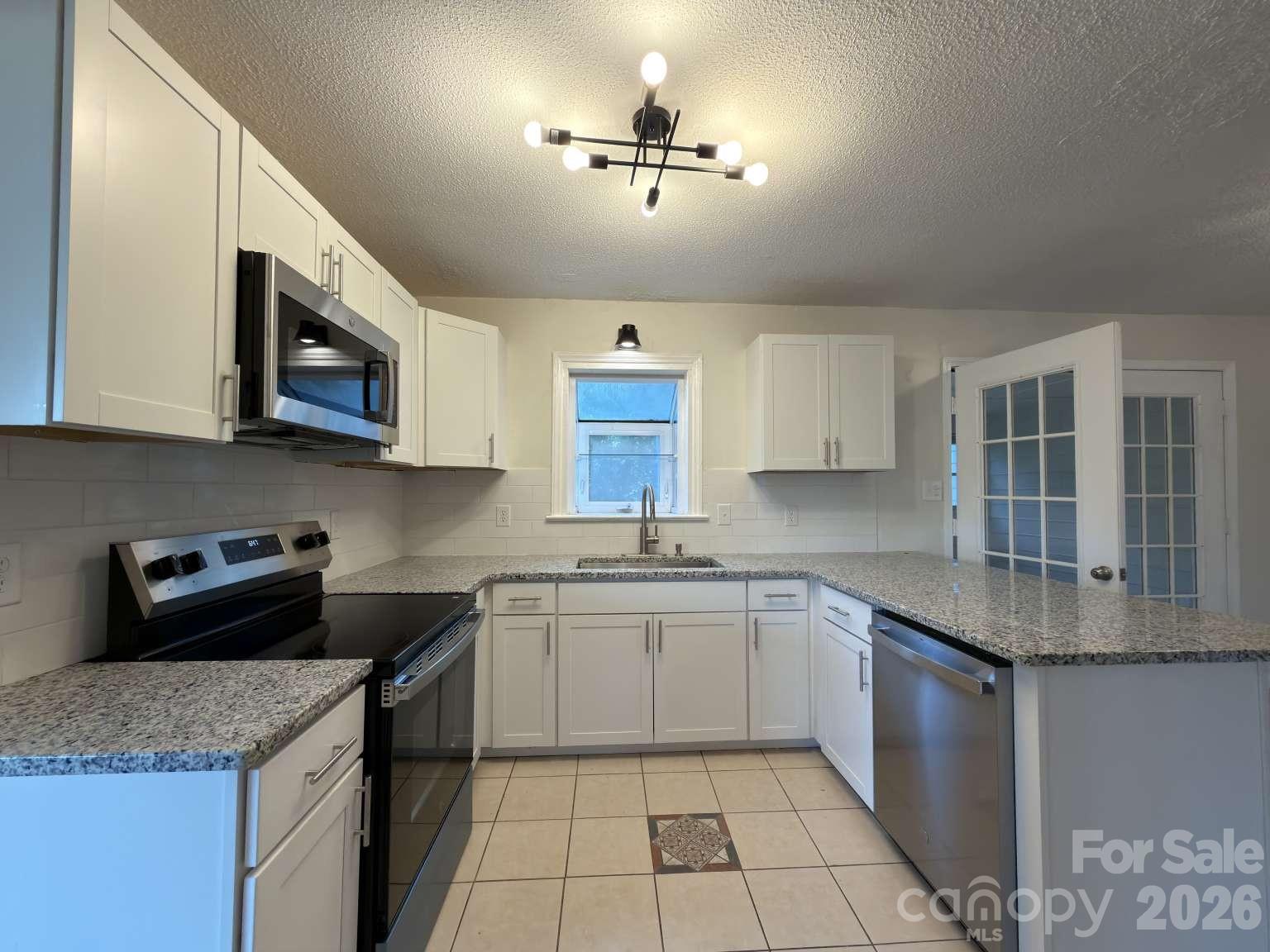 2060 27th Avenue Drive Property Photo 2