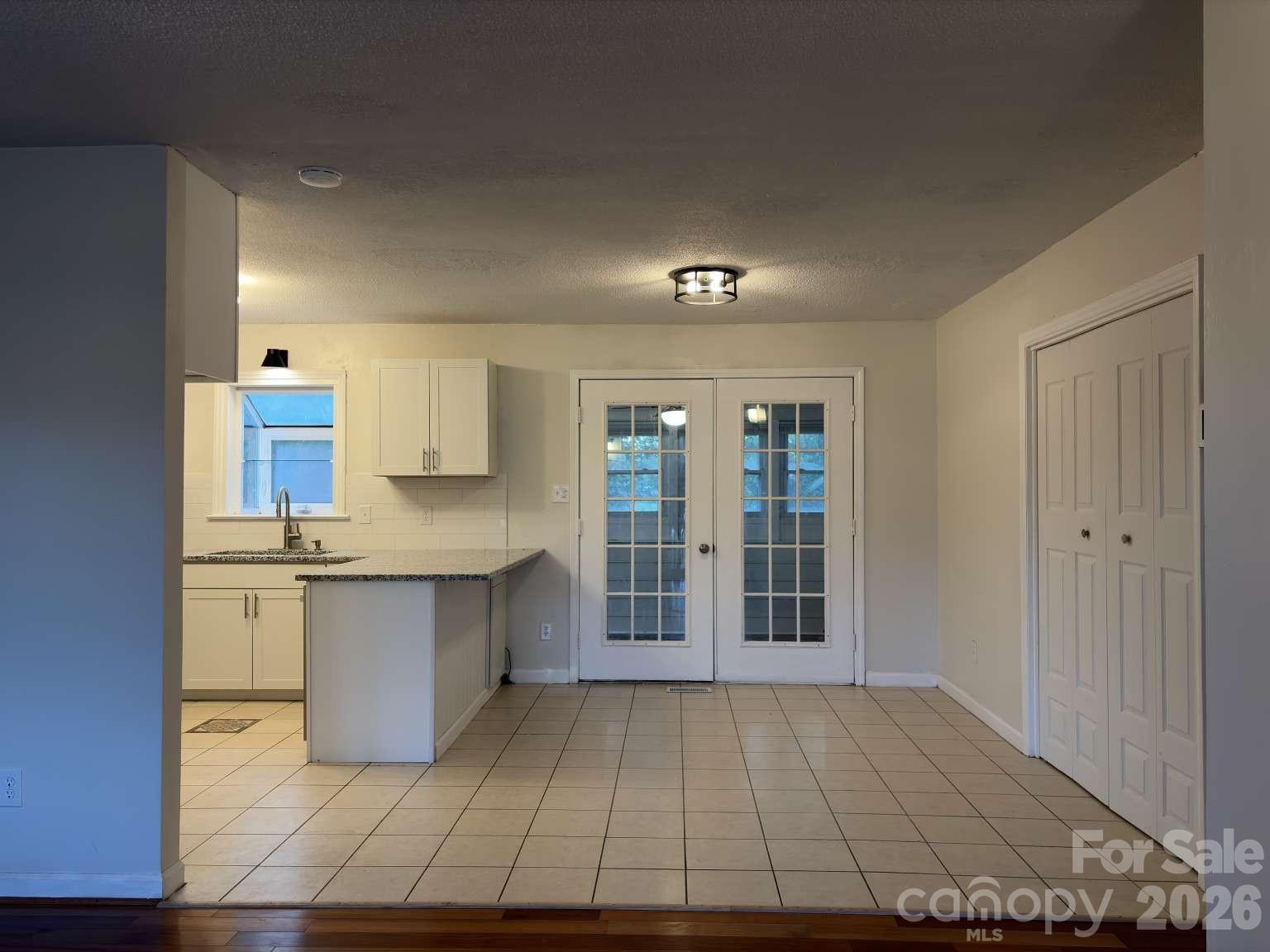 2060 27th Avenue Drive Property Photo 5