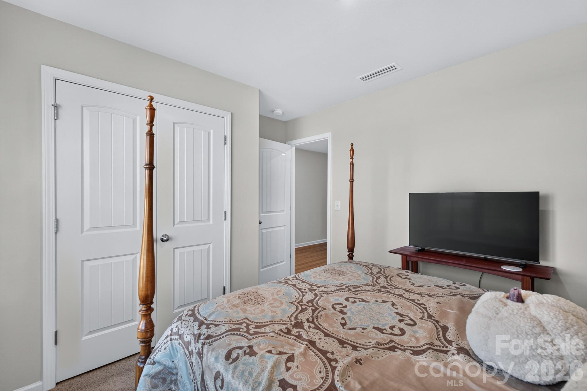 632 Lancelot Drive 60 Property Photo 8