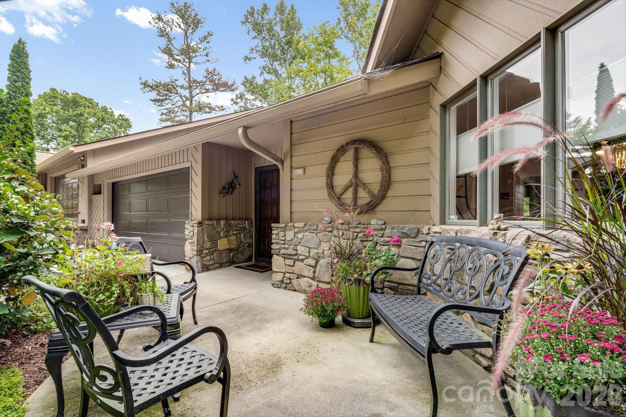 1702 Timber Trail Property Photo 4