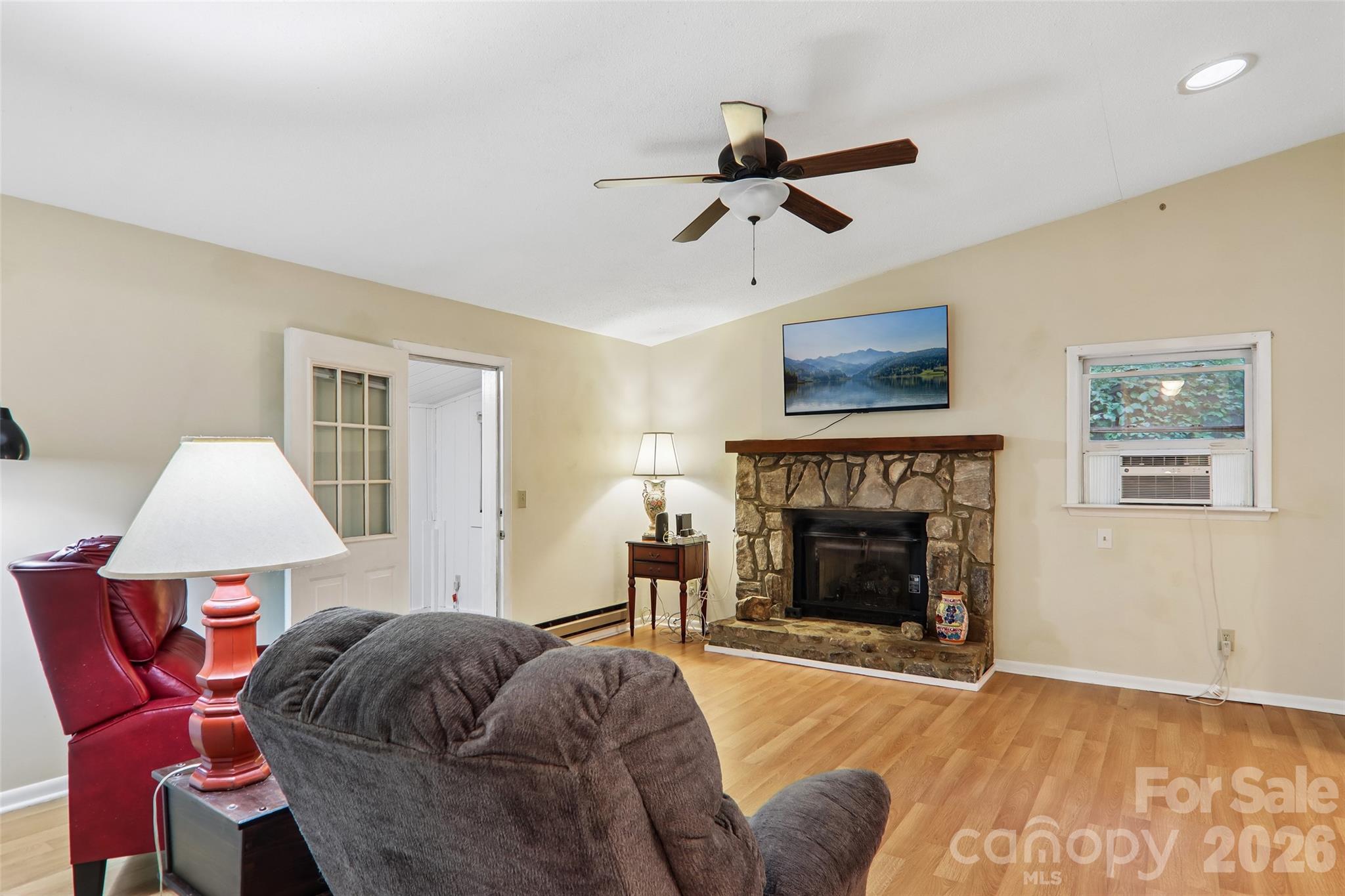 64 Blue Jay Loop Property Photo 5