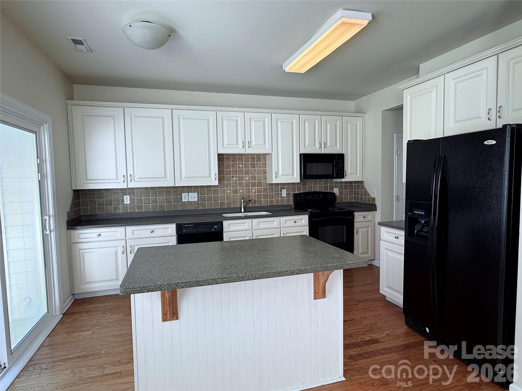 7549 Bluff Point Lane Property Photo 2