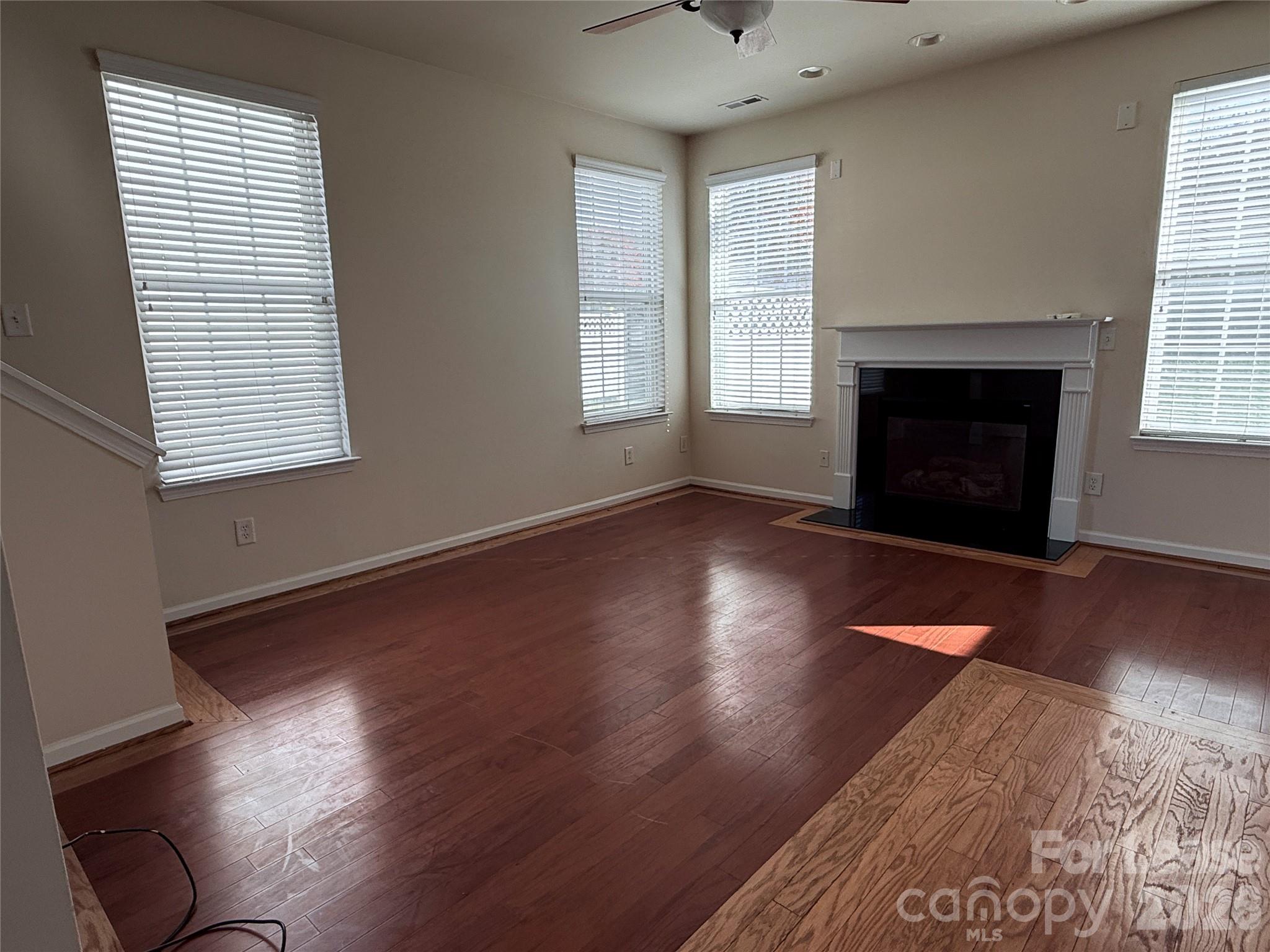 7549 Bluff Point Lane Property Photo 5