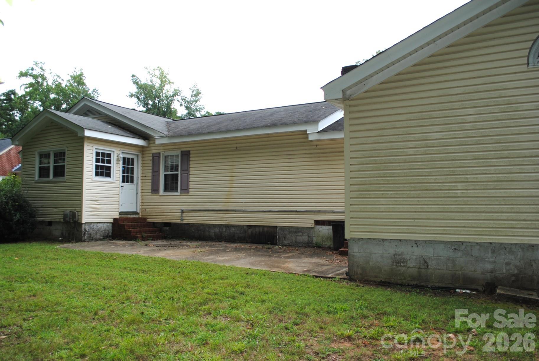 636 Statesville Boulevard Property Photo 2