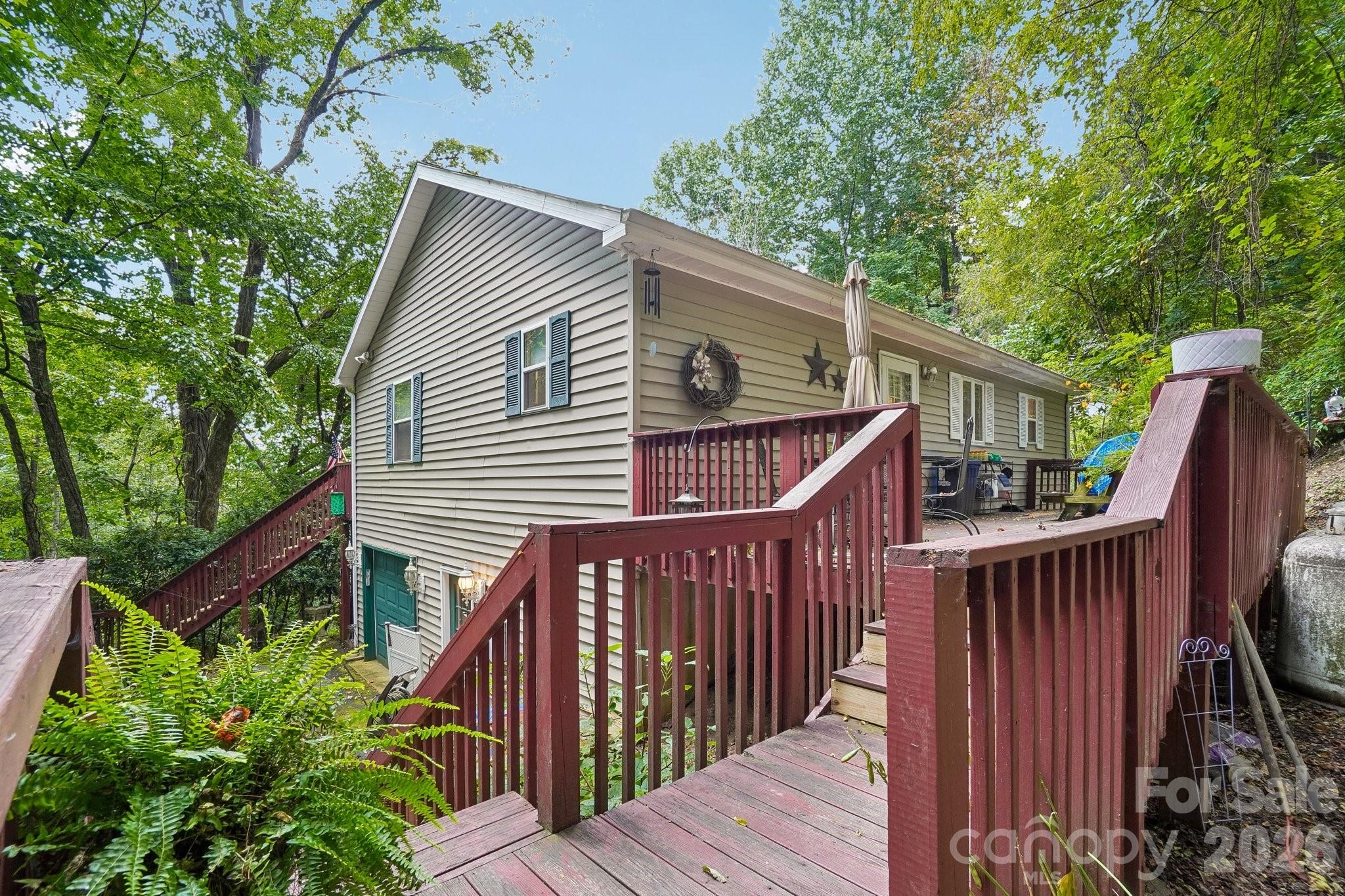 650 Creek Side Drive Property Photo 1