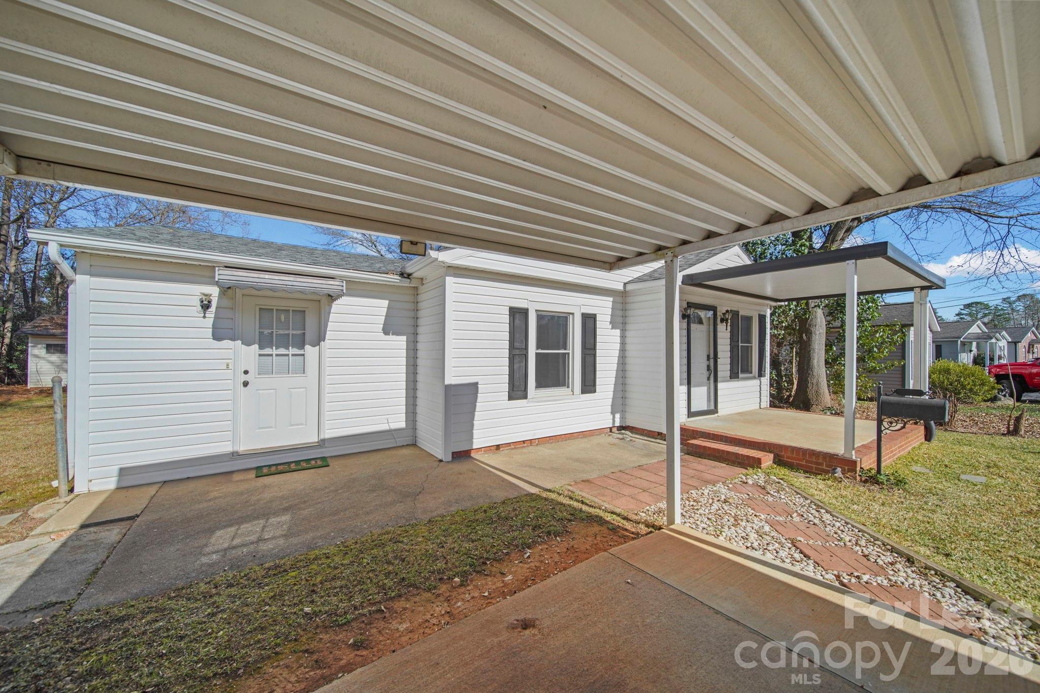 211 9th Street Property Photo 5