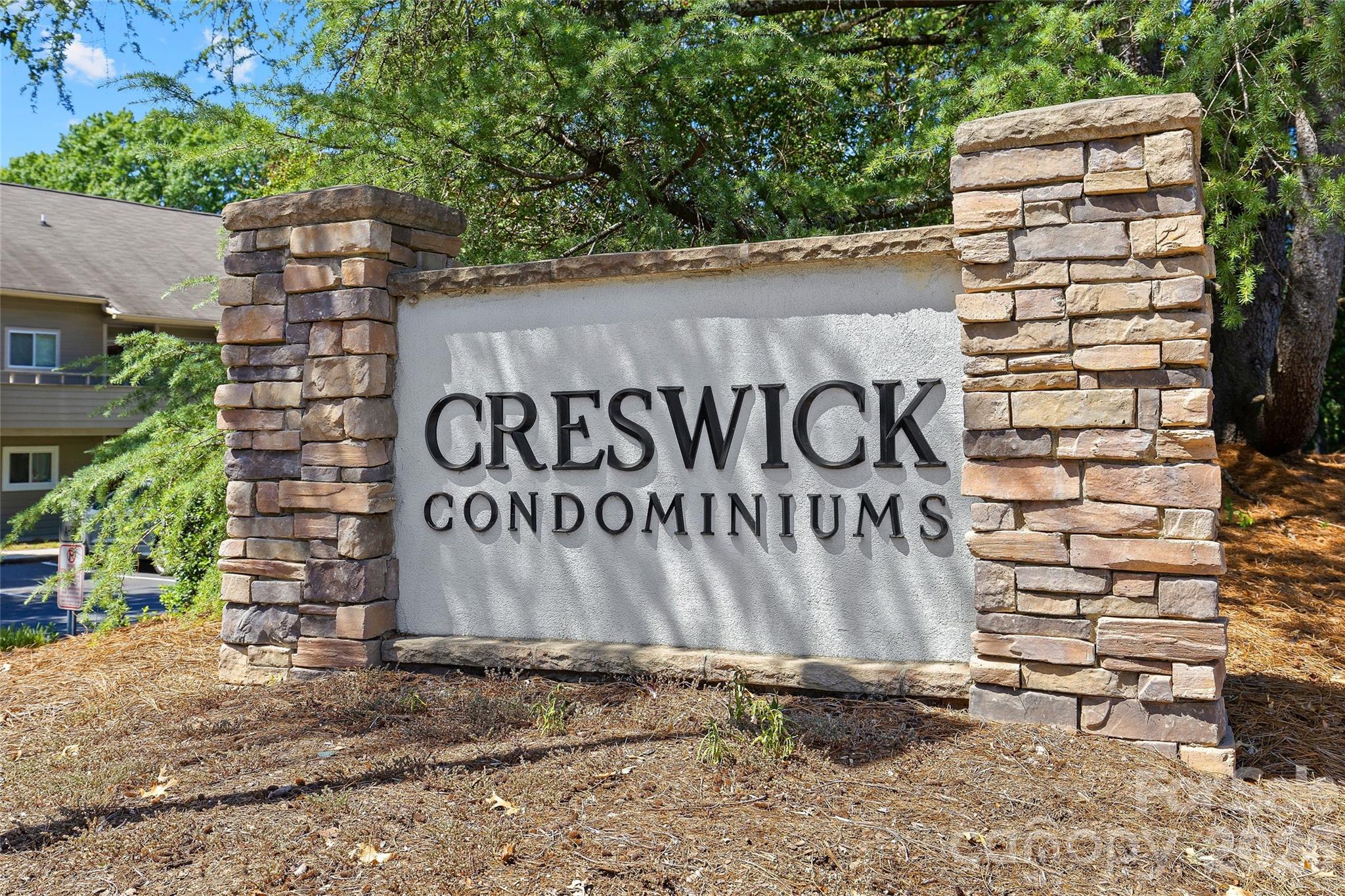 2508 Stradbrook Drive B Property Photo 3