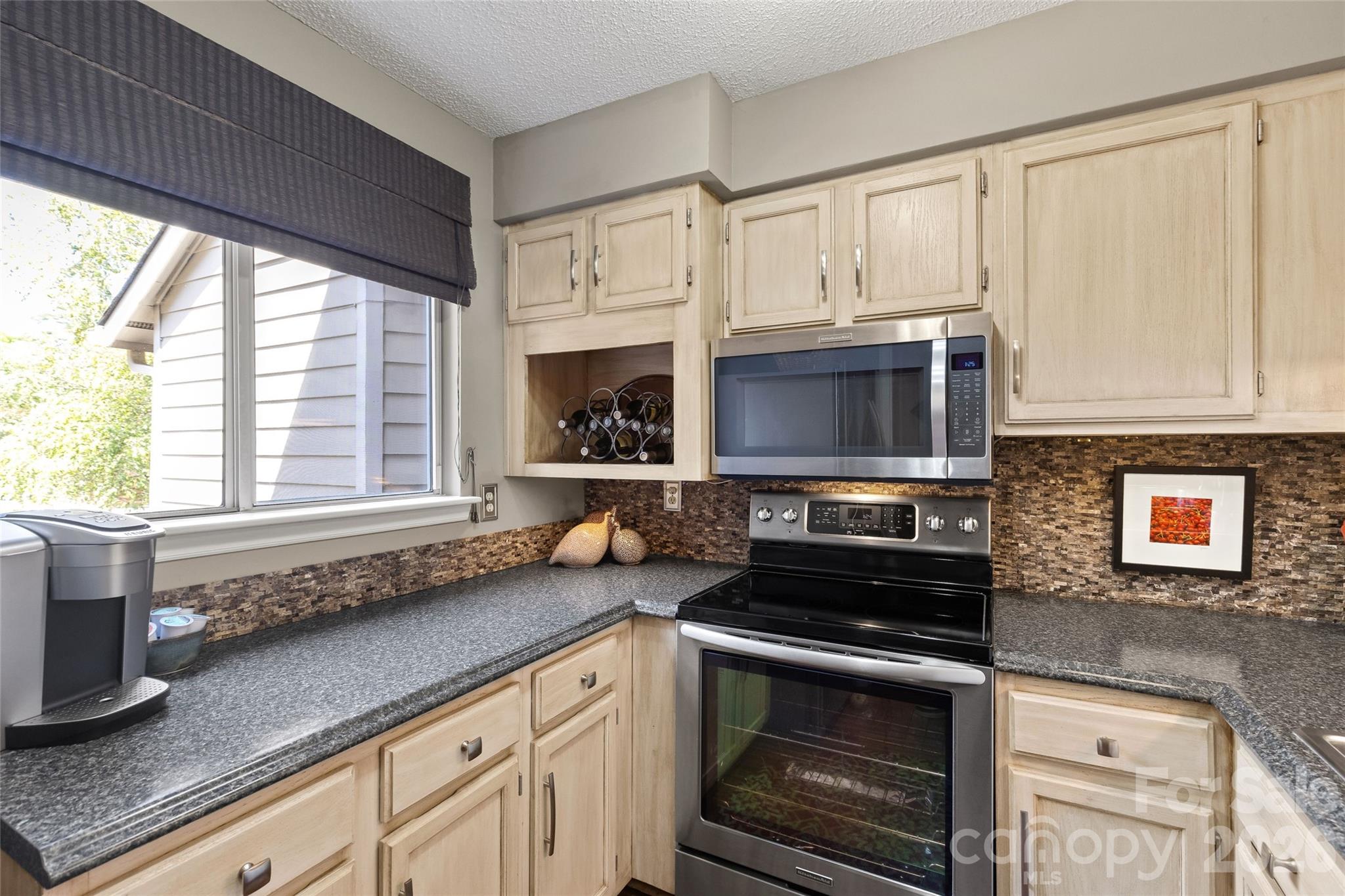 2508 Stradbrook Drive B Property Photo 11