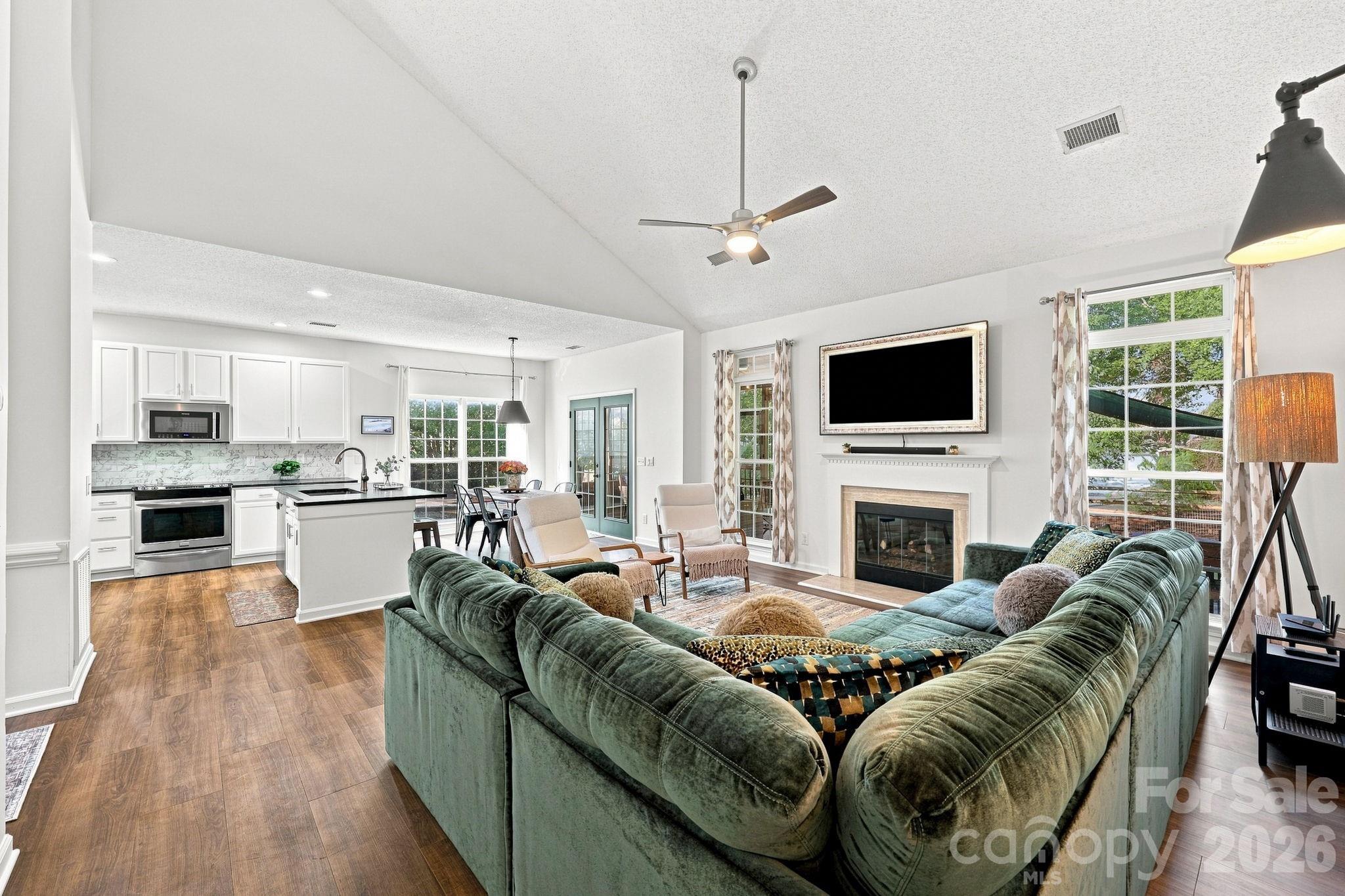 16215 Hollingbourne Road Property Photo 12