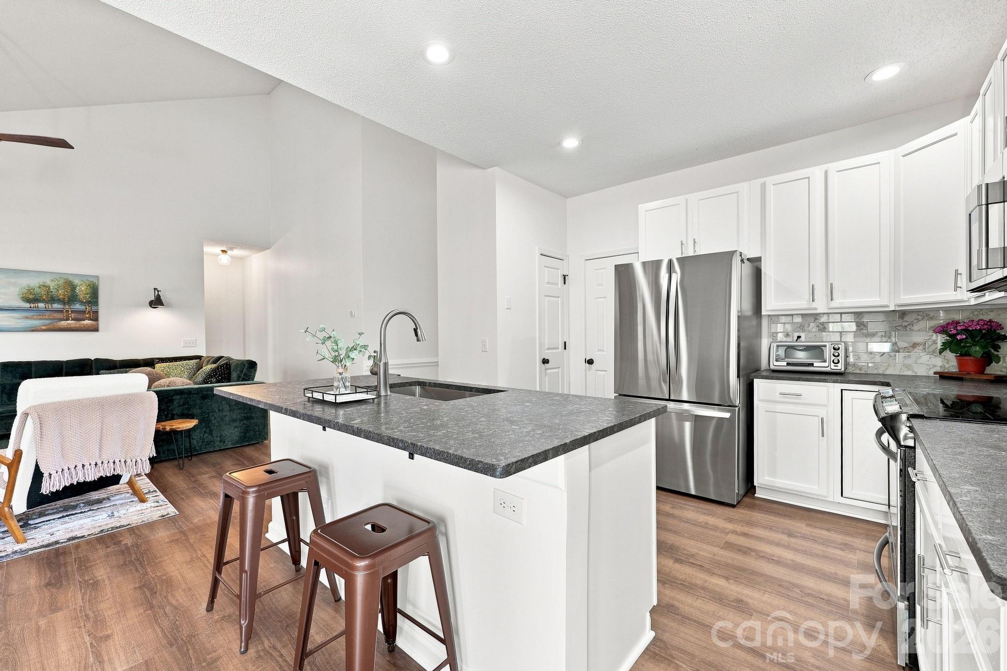 16215 Hollingbourne Road Property Photo 16