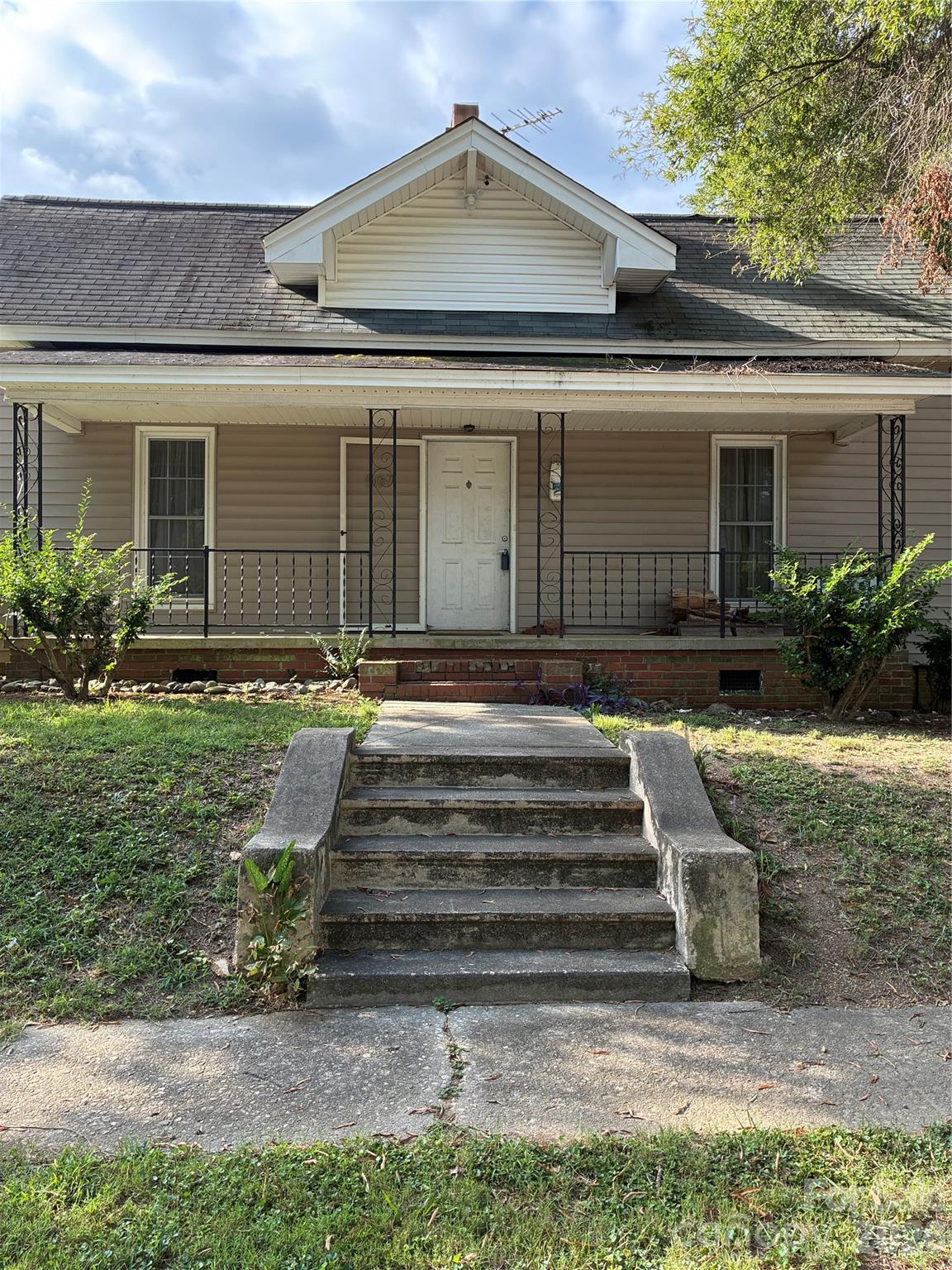 507 Watts Street Property Photo 1