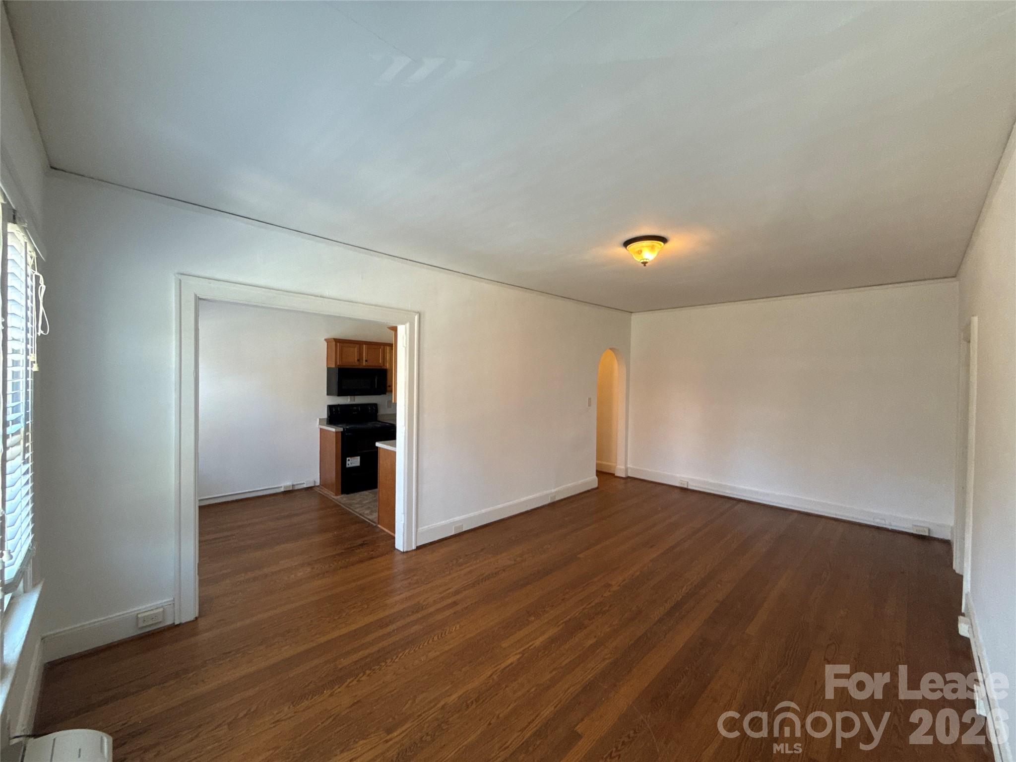 1616 E 8th Street 6 Property Photo 3