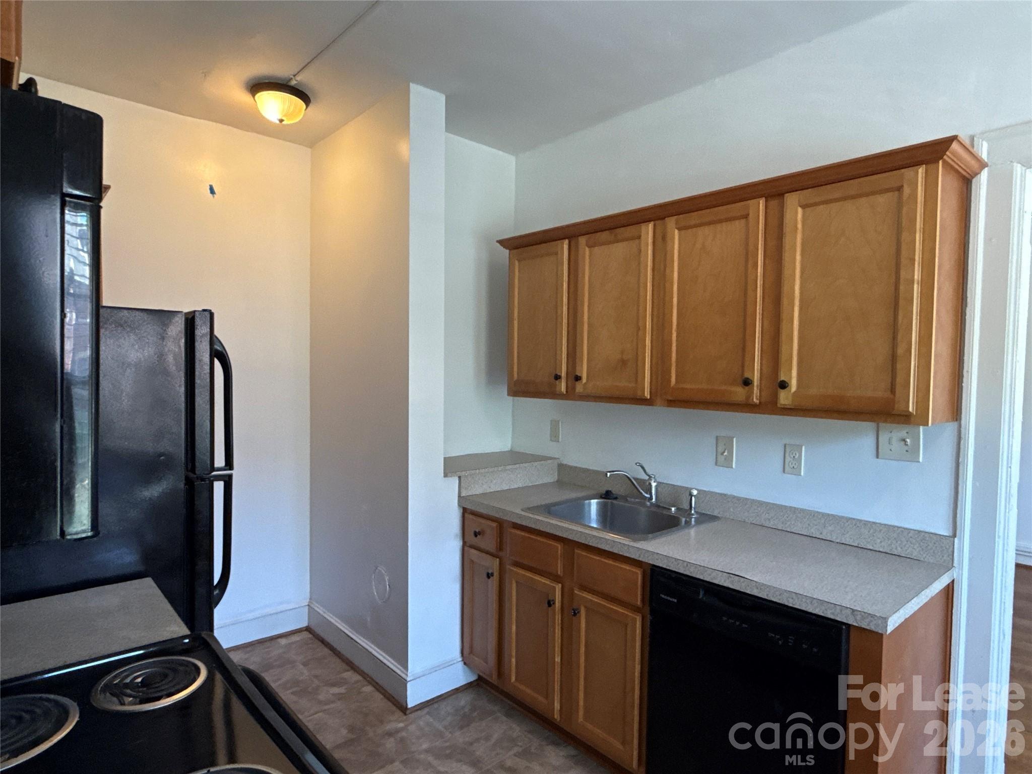 1616 E 8th Street 6 Property Photo 6