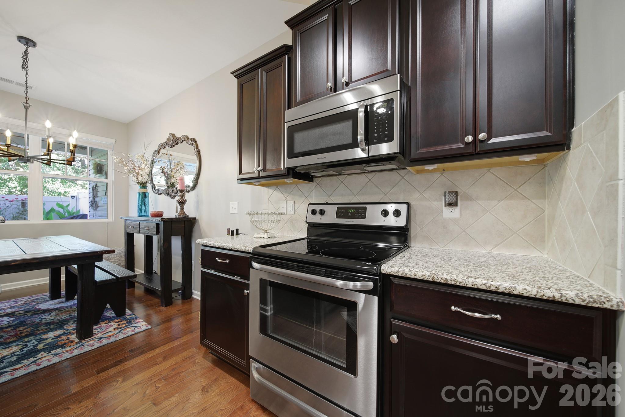 7021 Woodsbay Lane Property Photo 3